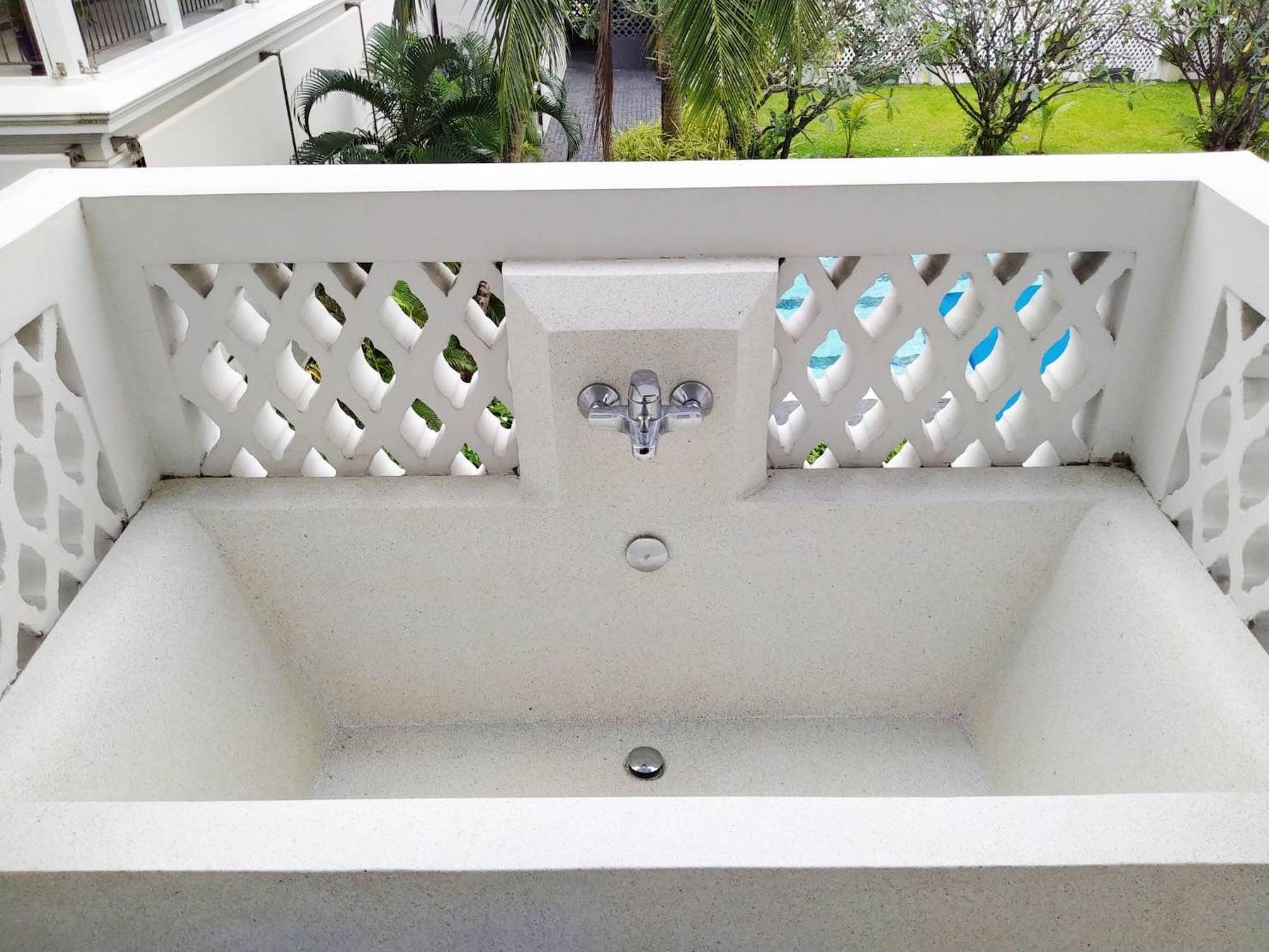 Junior Suite Bathtub