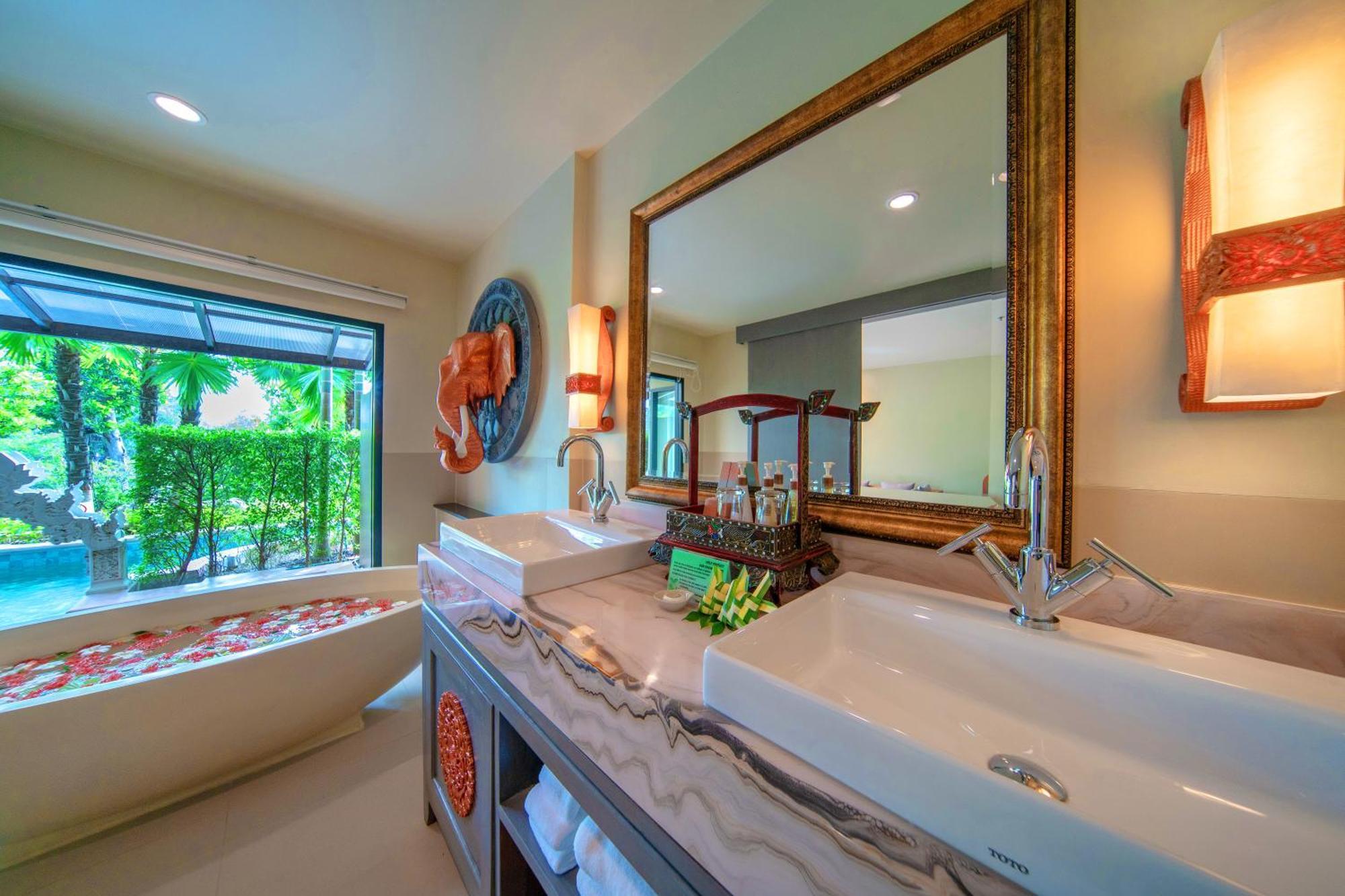 Deluxe Double or Twin Room Pool Access