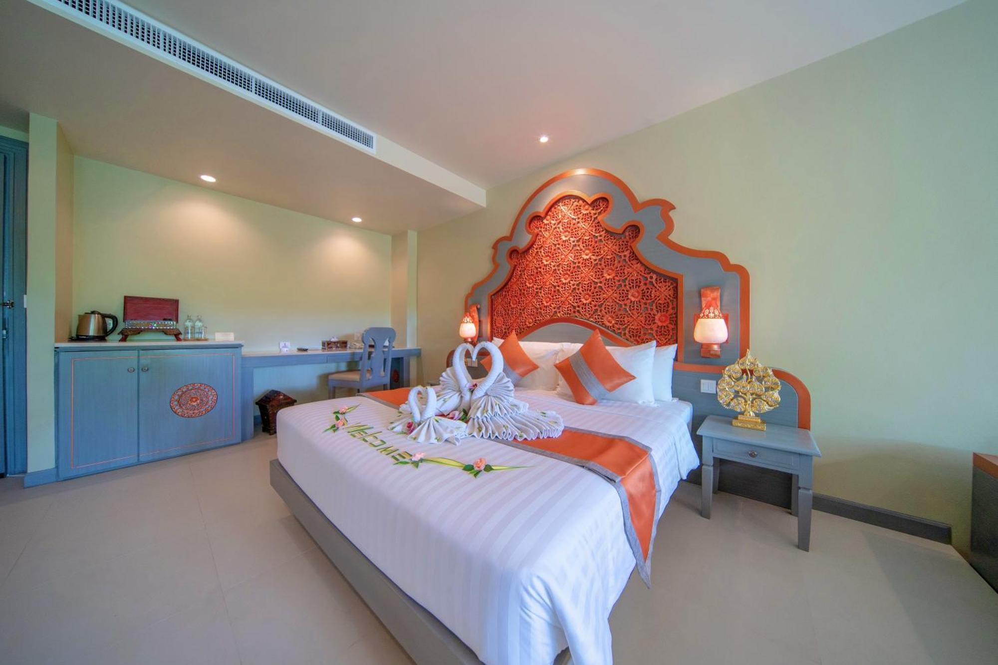 Deluxe Double or Twin Room Pool Access