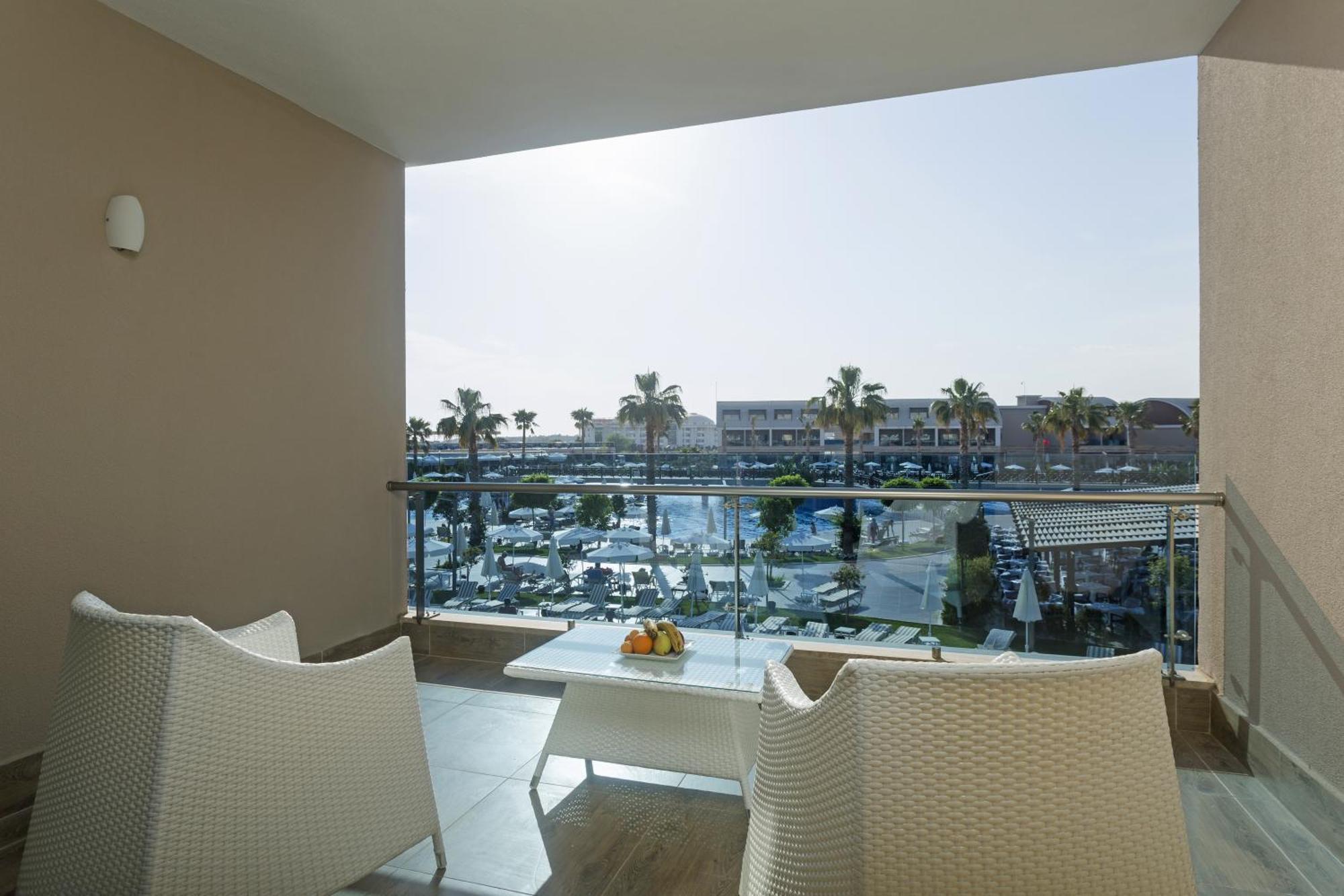 Habitación Doble Deluxe con vistas a la piscina - 1 o 2 camas
