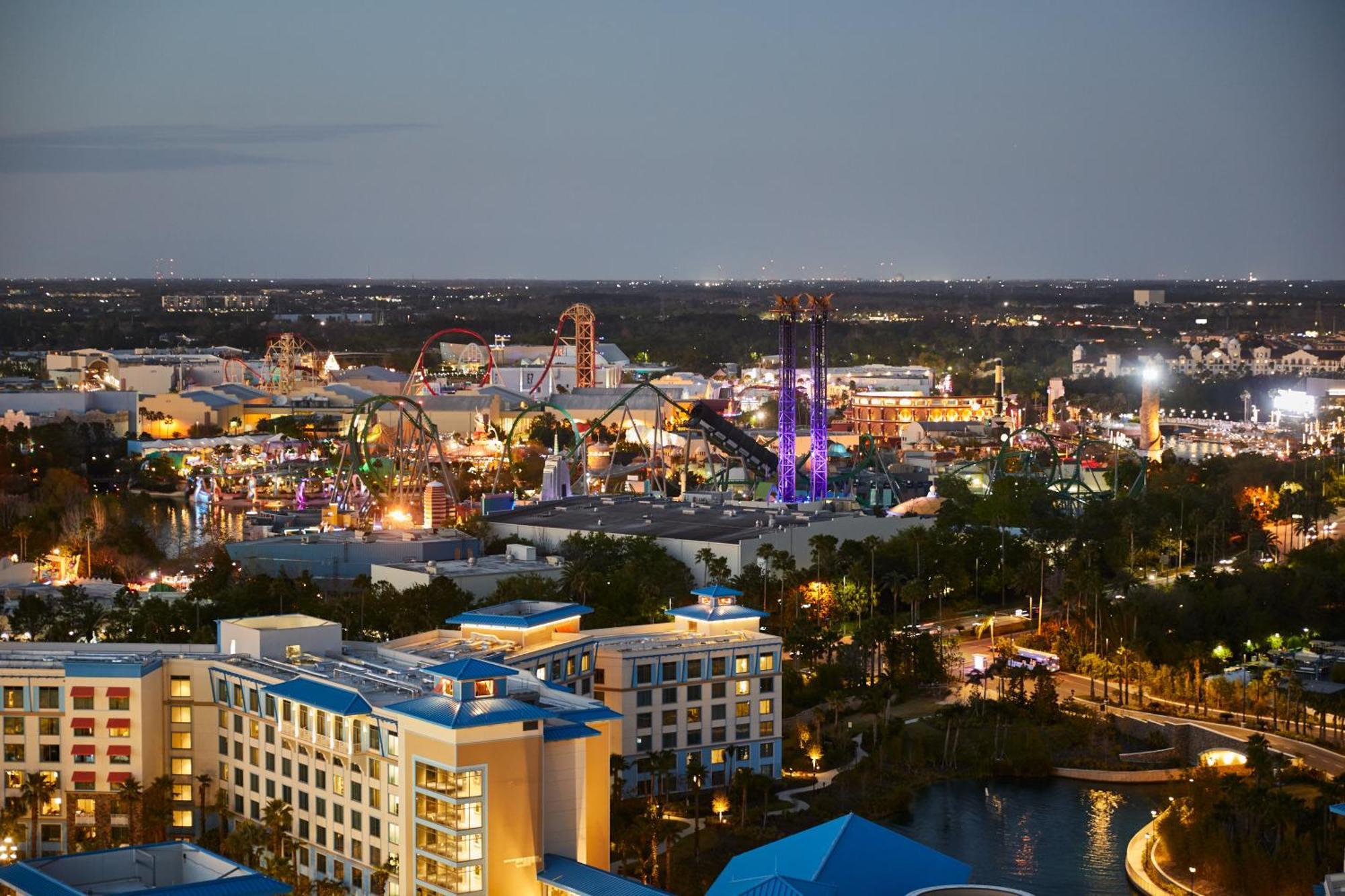 Deluxe King Room Includes Early Park Admission*