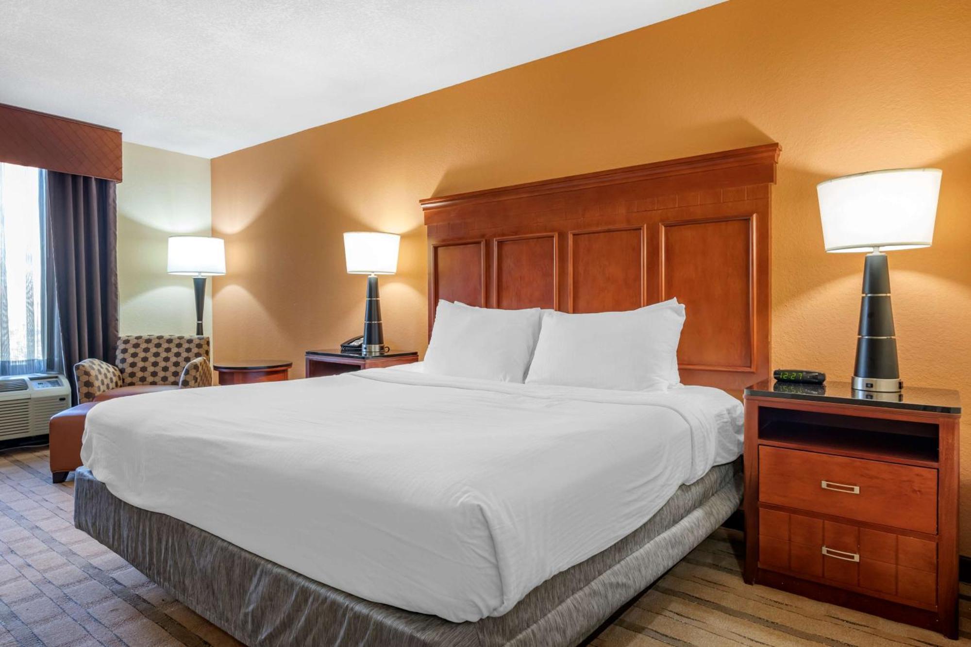 King Room with Bath Tub - Disability Access/Non-Smoking