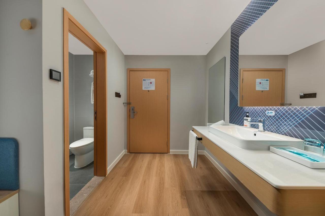 Cozy Double Room Two Double Beds Balcony Partial Sea View