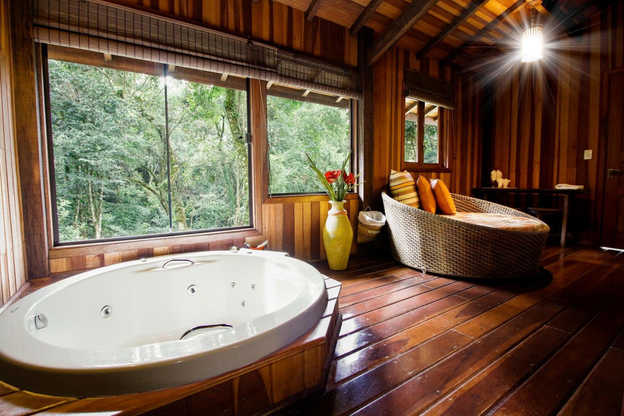 Cabana com Banheira de Hidromassagem