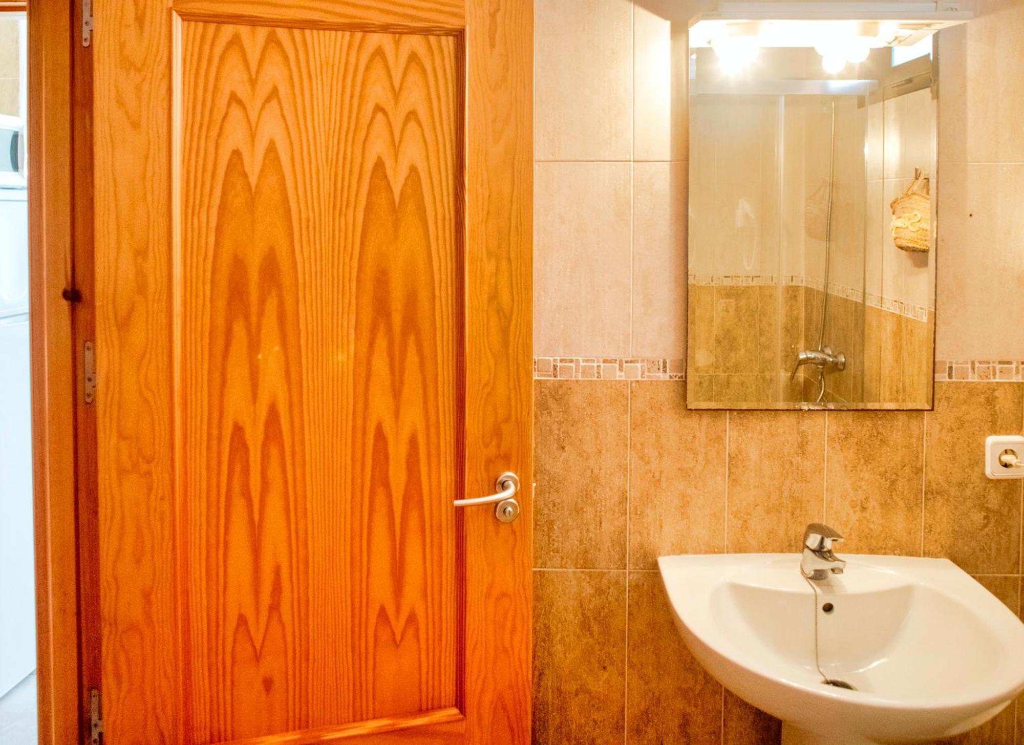 One-Bedroom Apartment Terrace Lake View