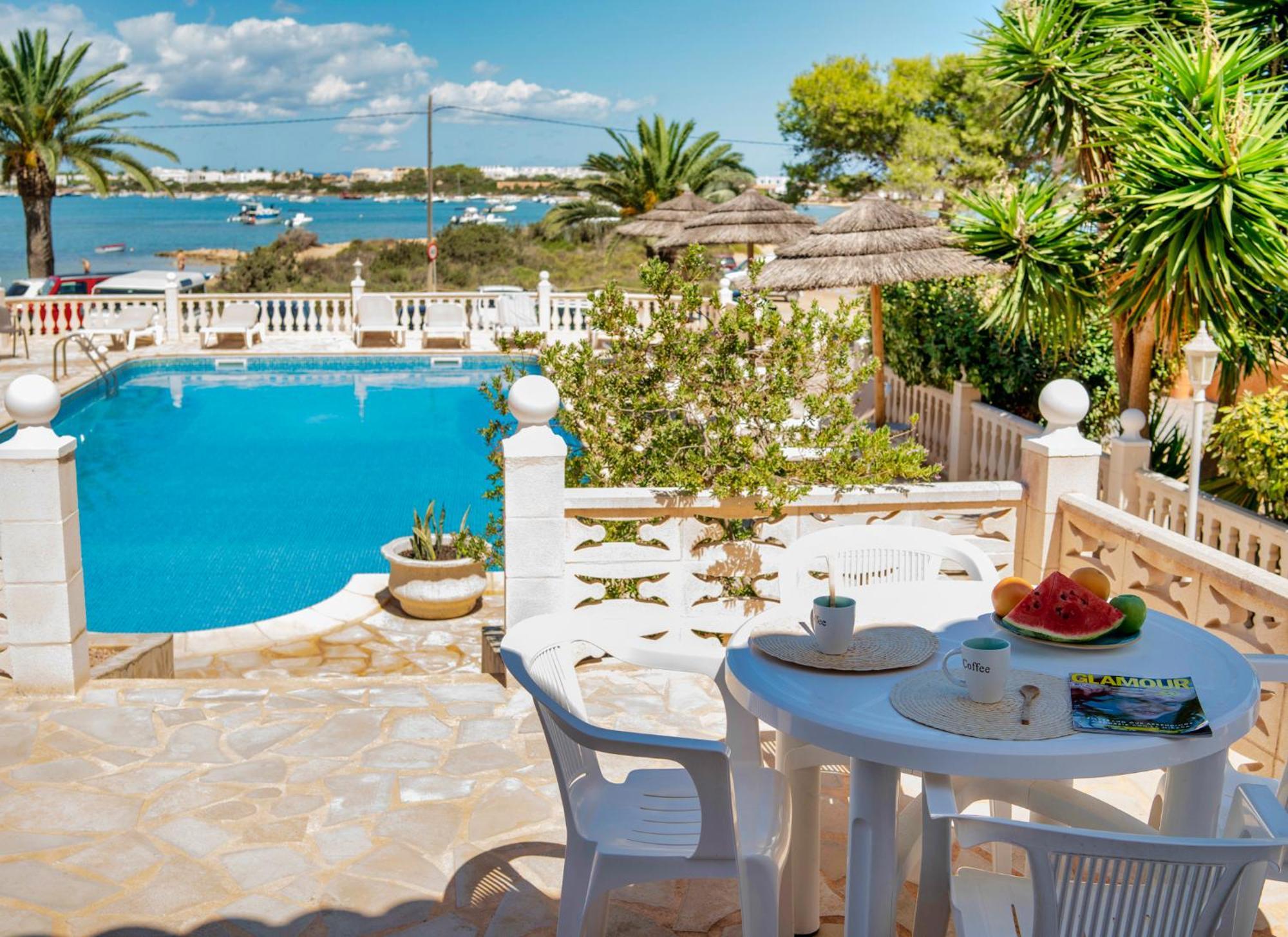 One-Bedroom Apartment Terrace Lake View