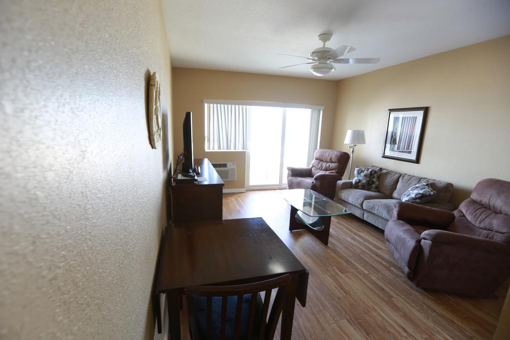 One-Bedroom Suite - Gulf and Pool View