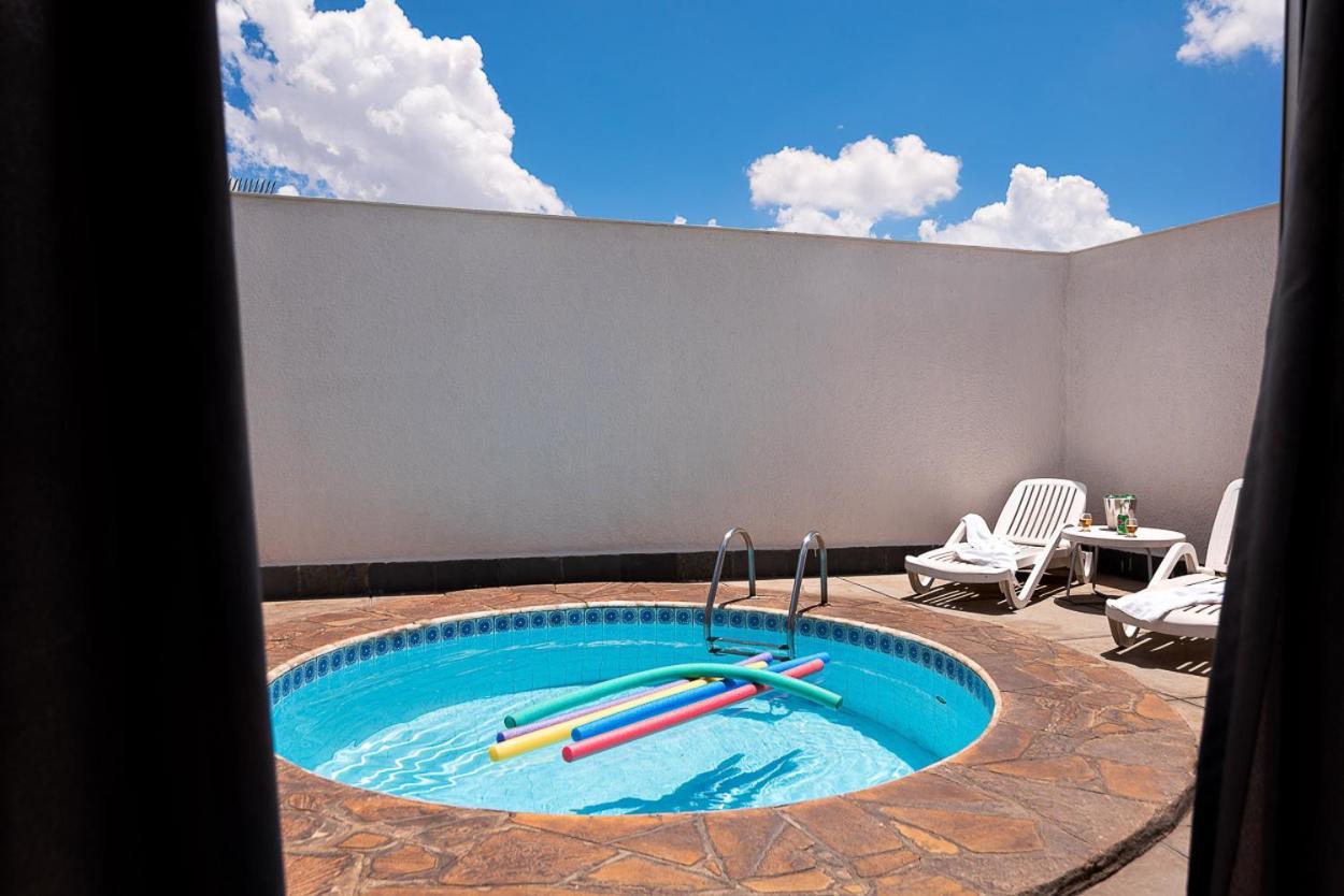 Suíte com Piscina Privativa