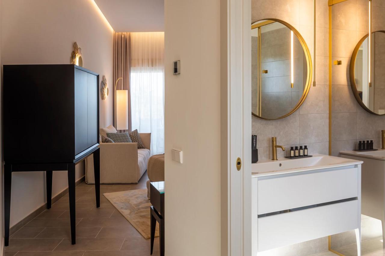 Deluxe Double Room Bath