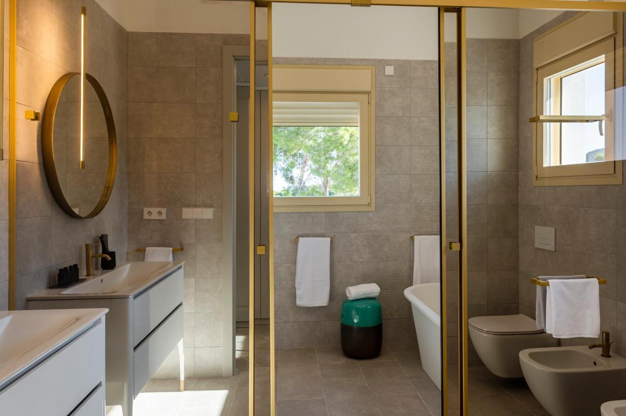 Deluxe Double Room Bath