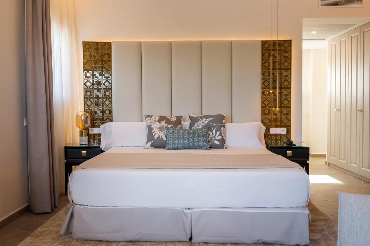 Deluxe Double Room Bath