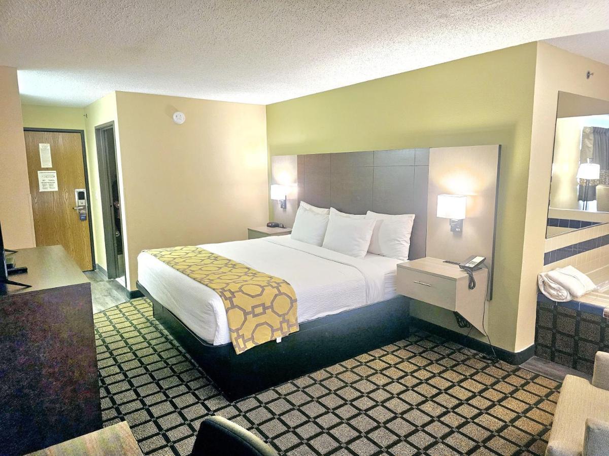 1 King Bed, Studio Suite, Hot Tub, Non-Smoking
