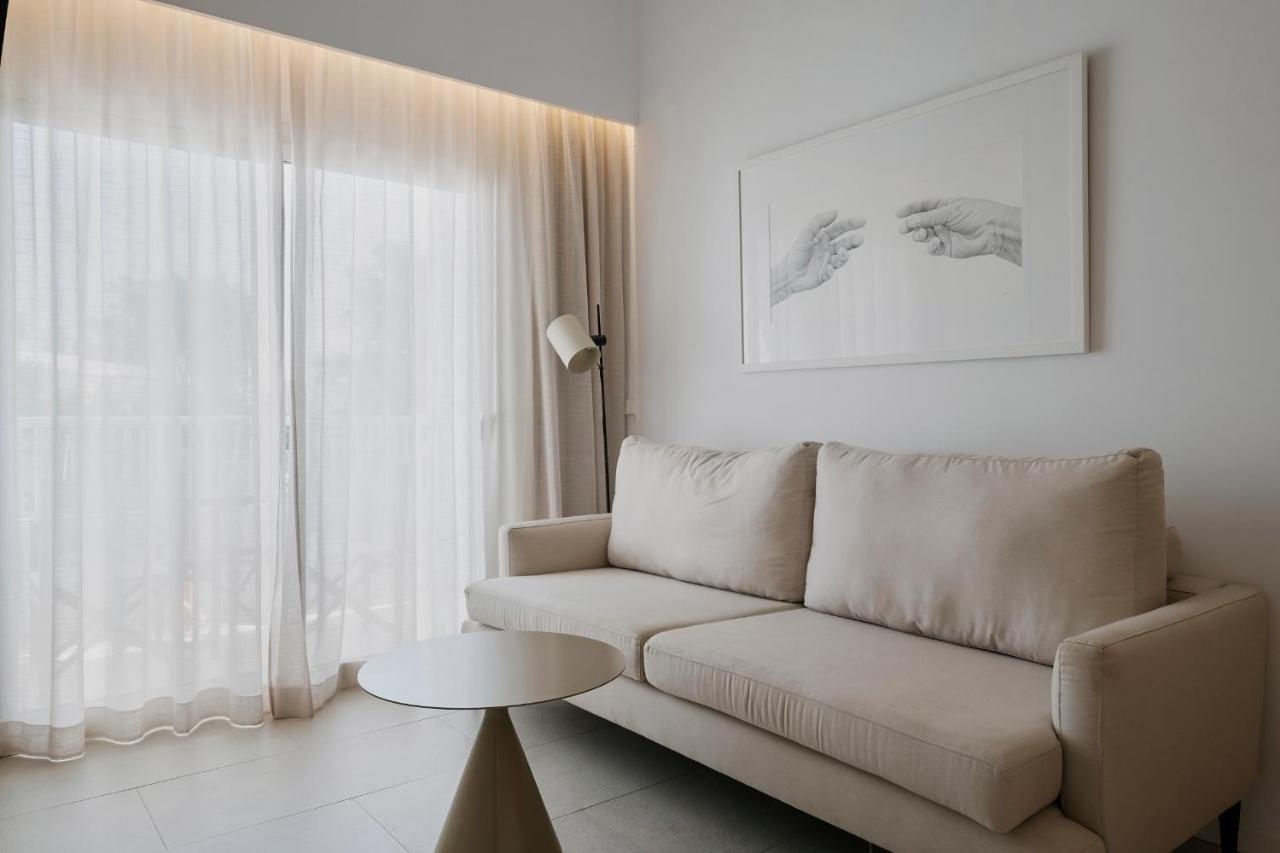 Suite com 2 Quartos e Varanda