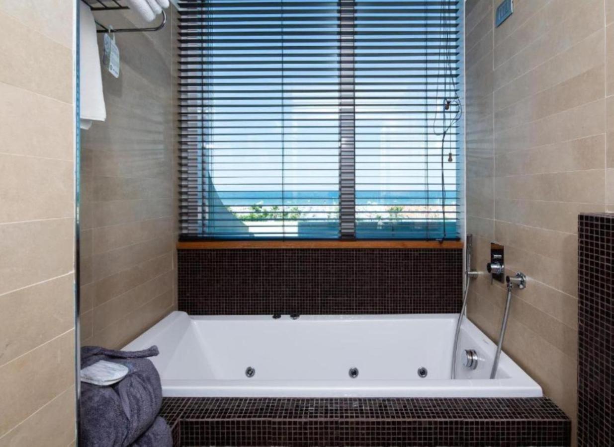 Family Junior Suite Jacuzzi Sea View