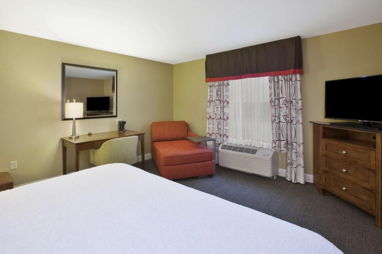 King Room with King Bed - Non-Smoking