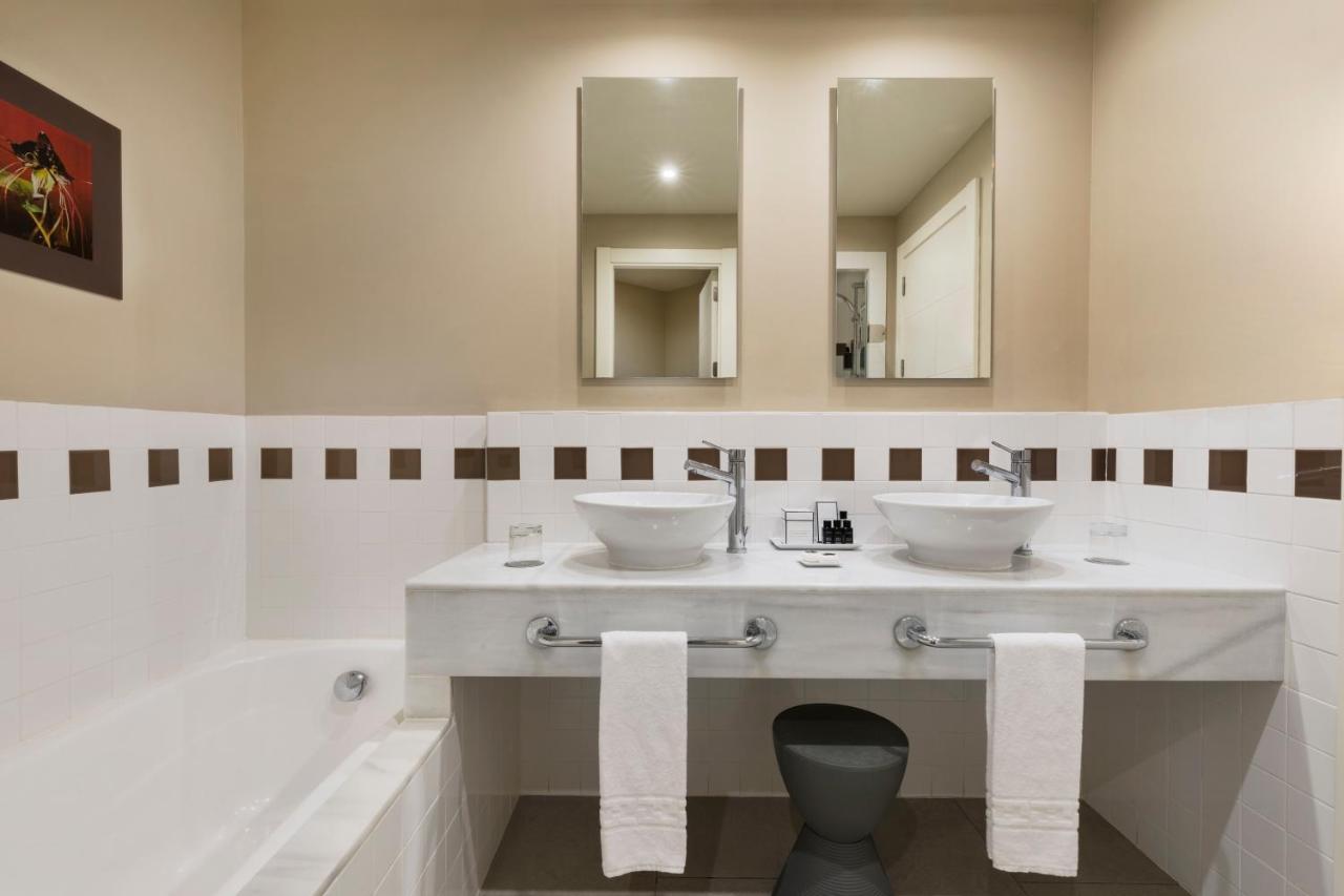 Family Room - Free Spa Access