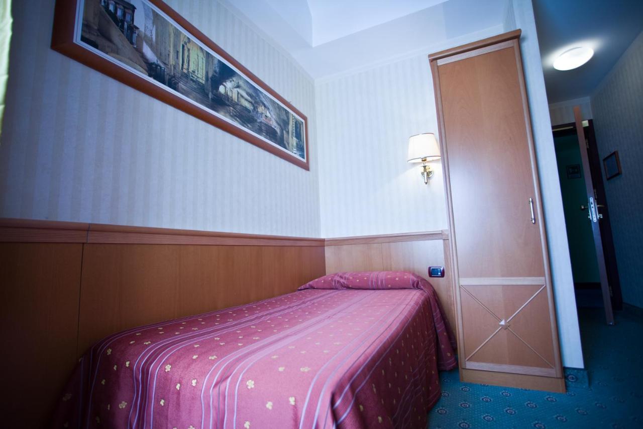 Standard Single Room,1588049154:JPEG