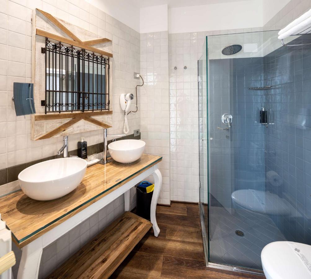 Deluxe Triple Room Balcony Sea View