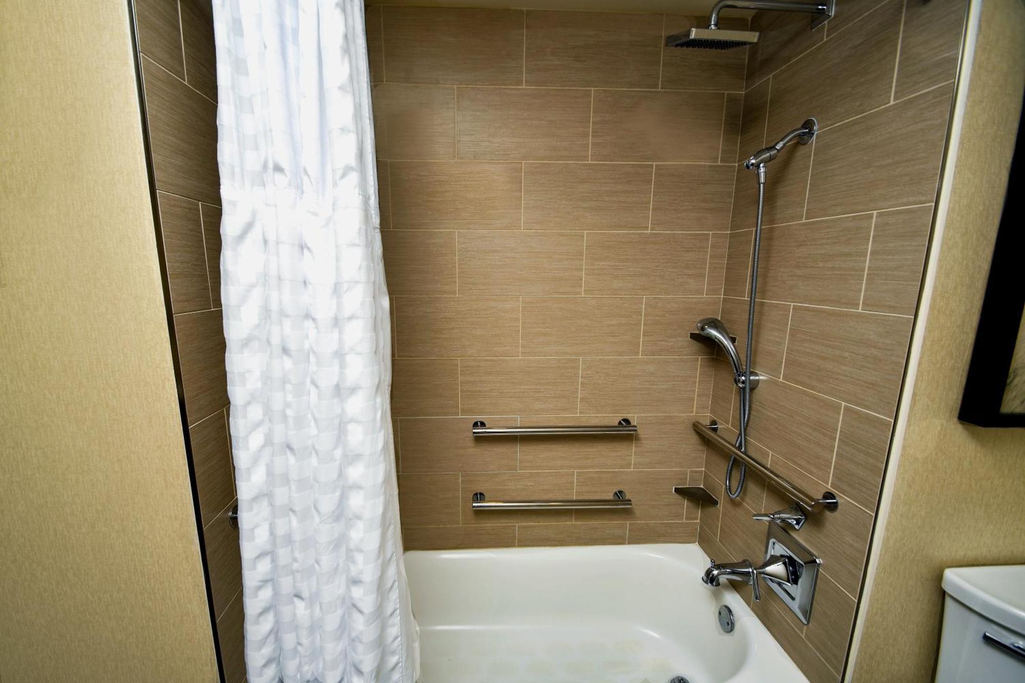 Quarto Queen com 2 Camas Queen-size - Acesso para Hóspedes com Mobilidade Reduzida