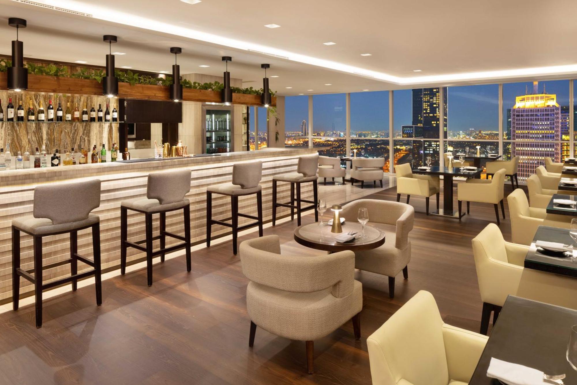 Deluxe Suite Club lounge access 1 Bedroom Suite 1 King,1539598849:JPEG