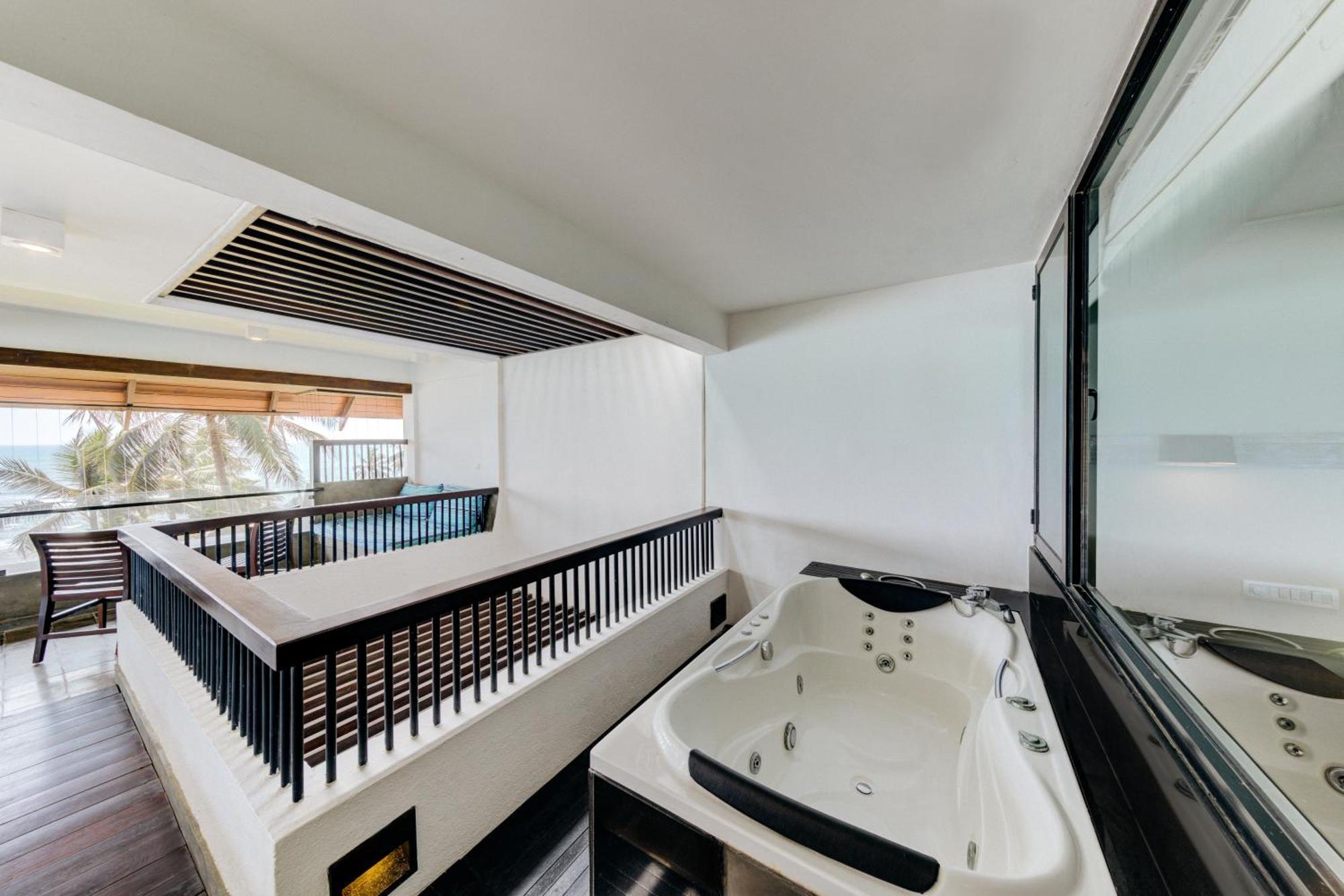 Corner Suite Ocean View Balcony & Jacuzzi on F&B on SPA