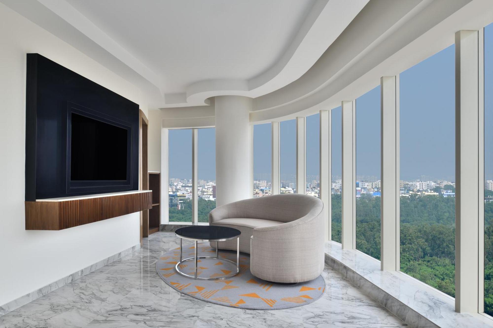 Executive Suite -Free Club Lounge Access, One way Airport Drop