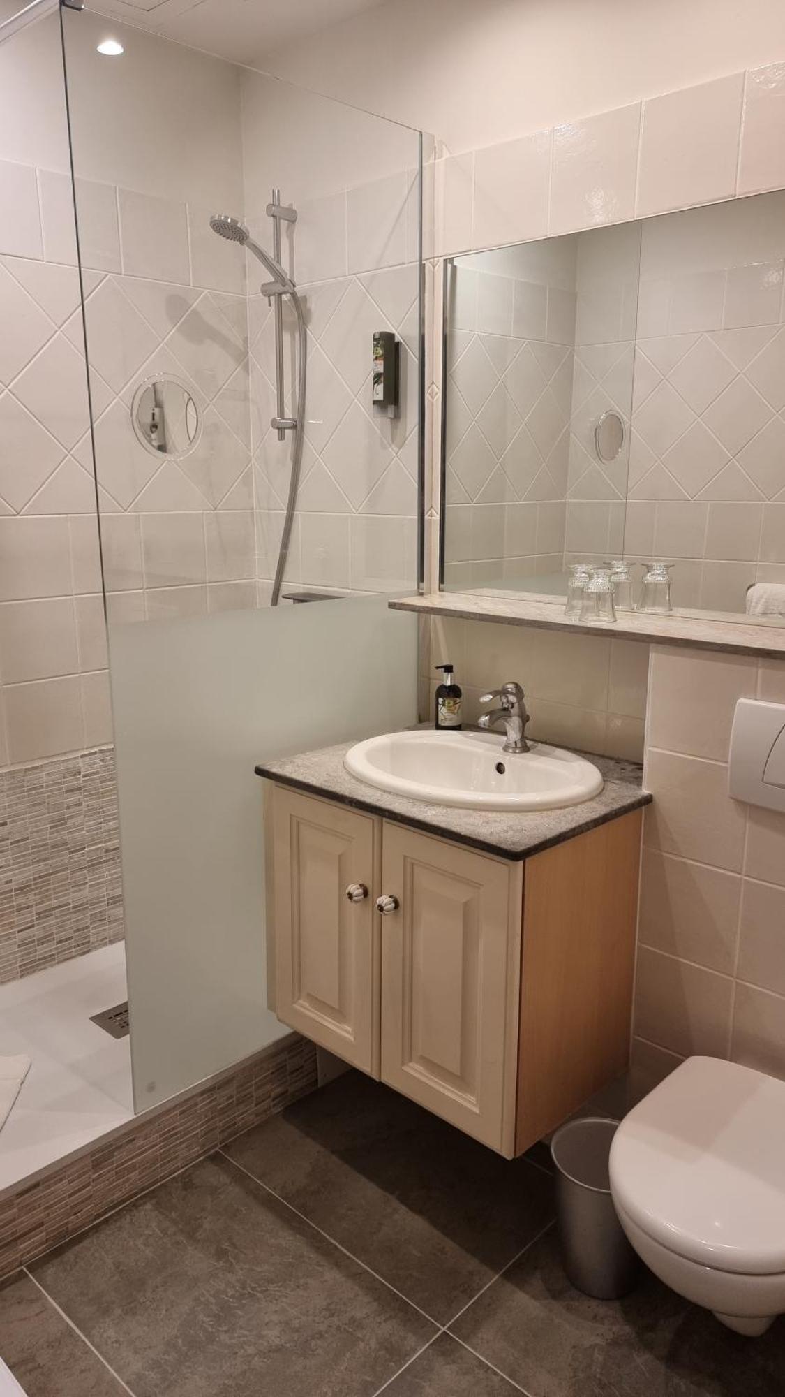 Twin Room,1345606877:JPEG