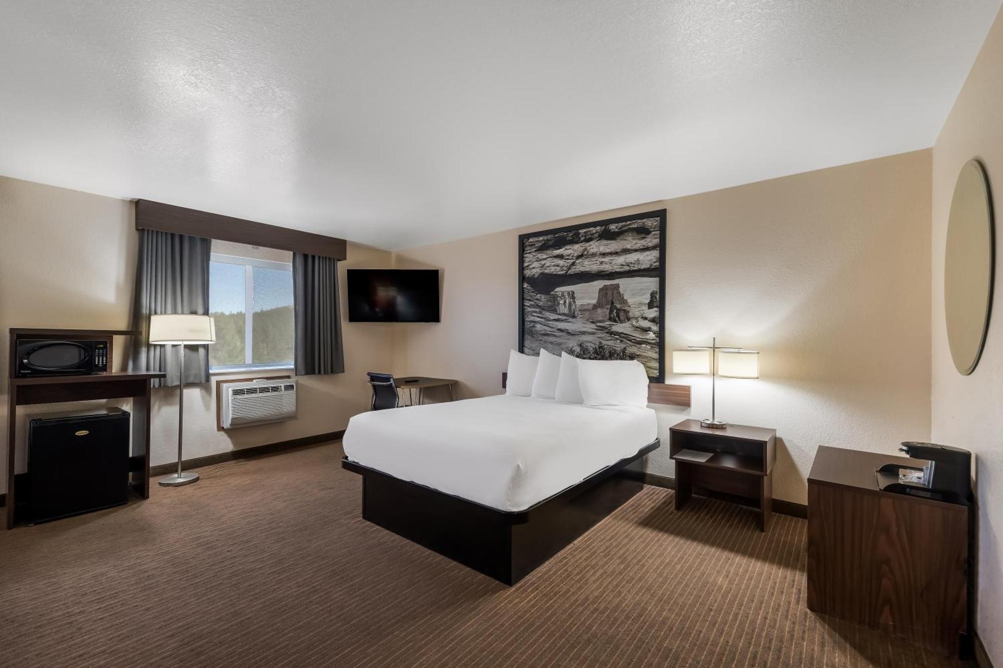 Queen Suite with Three Queen Beds - Non-Smoking