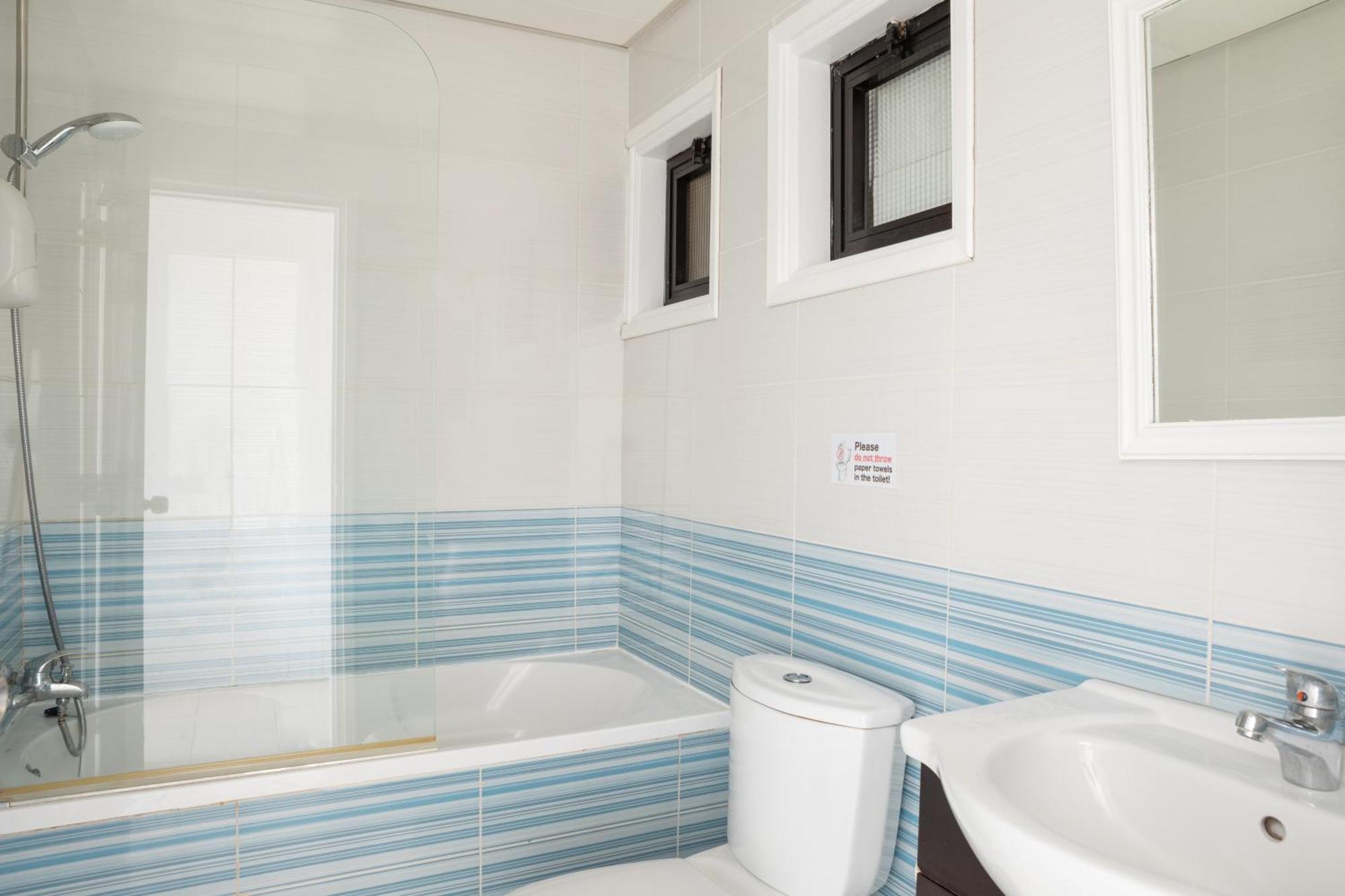 One-Bedroom Maisonette Easy Pool Access