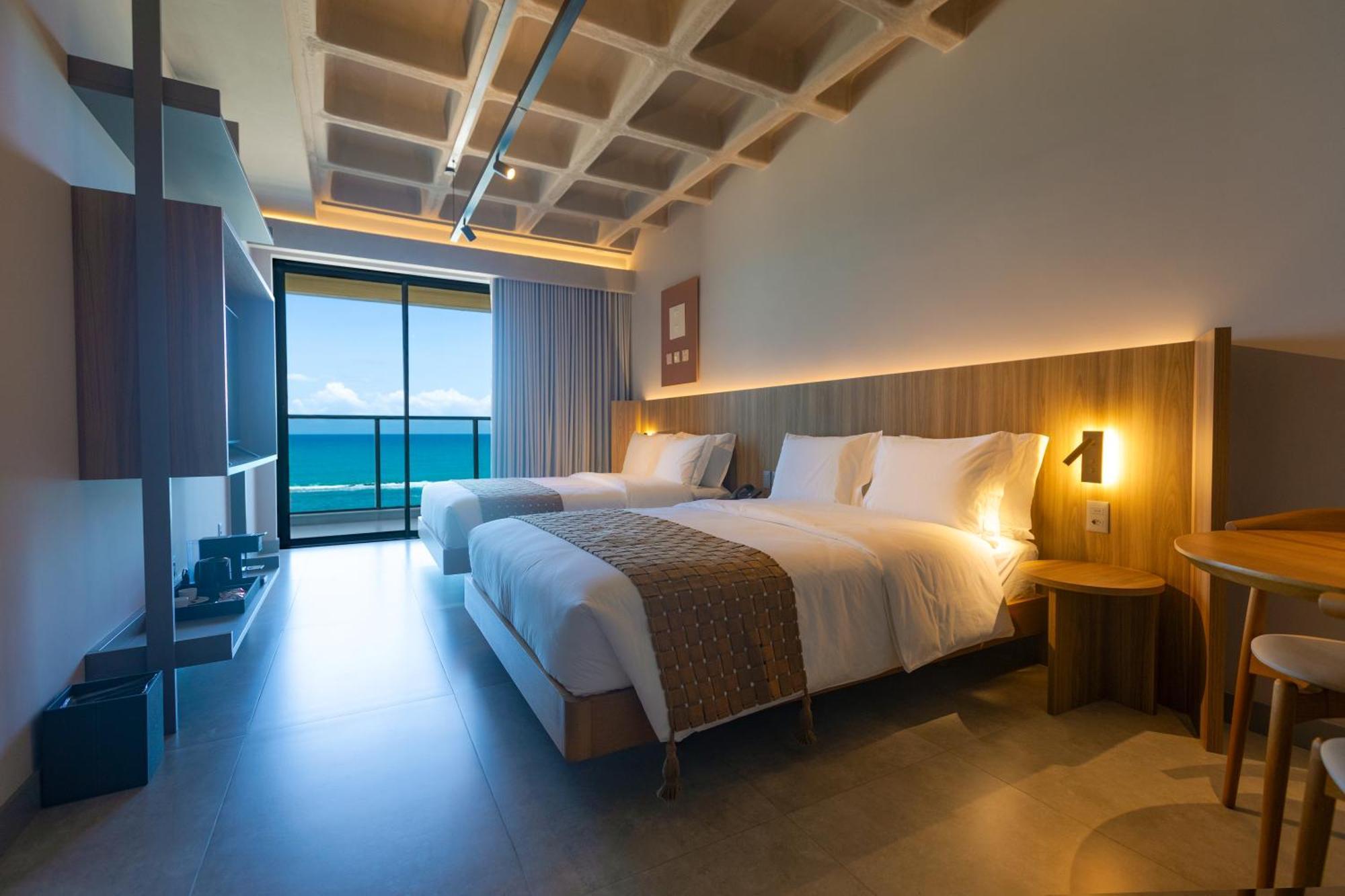 Quarto Quádruplo com Vista do Mar.
