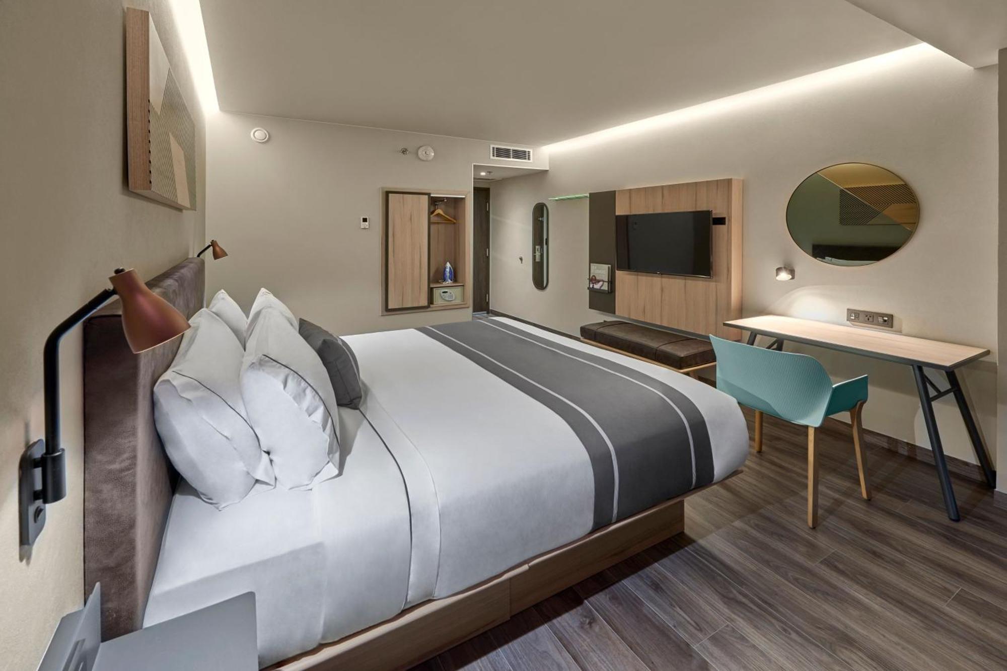 King Room,1534821580:JPEG
