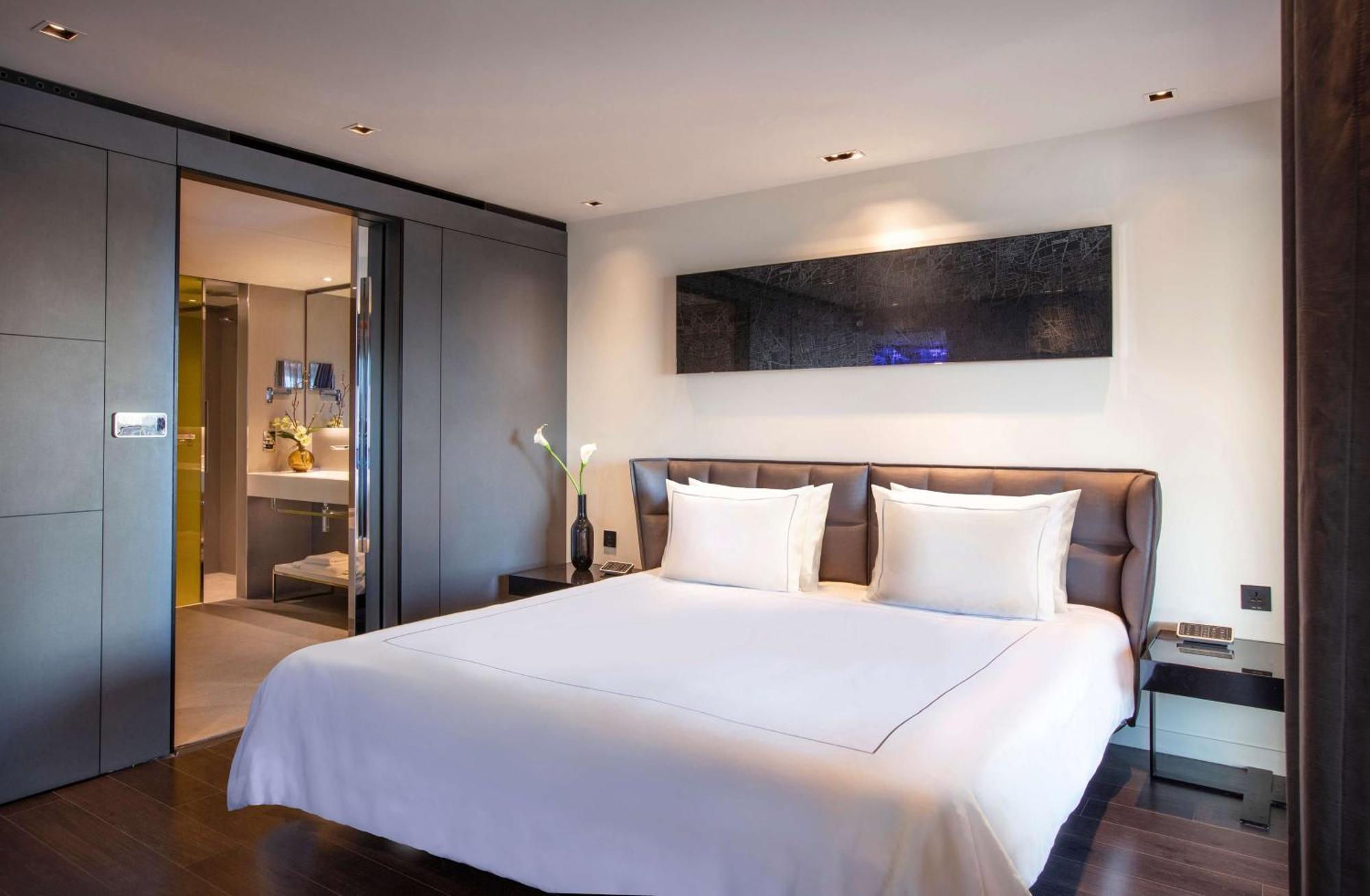 One-Bedroom Suite Balcony River View