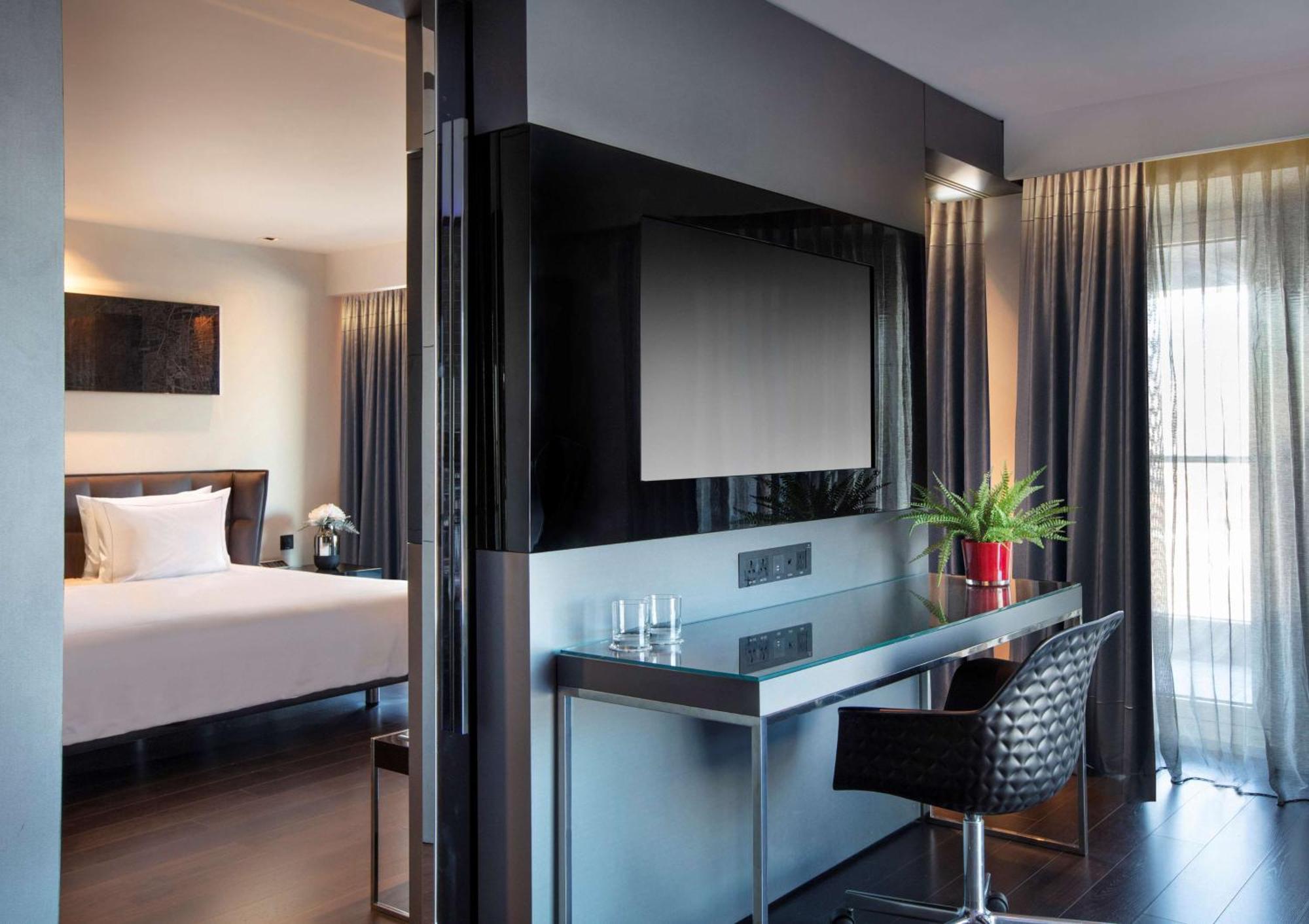 One-Bedroom Suite Balcony River View