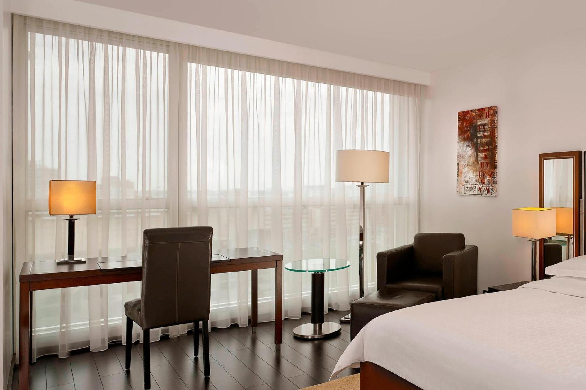 Chambre Lit Queen-Size Premium Deluxe - Étage Intermédiaire