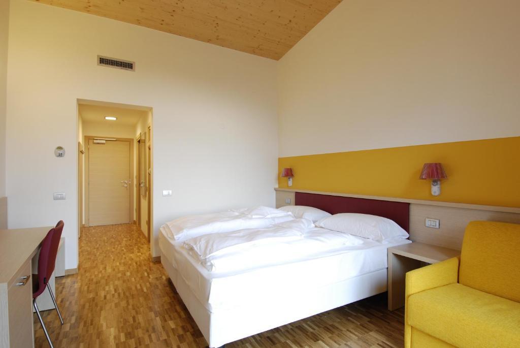 Deluxe Double Room Balcony,1168774807:JPEG