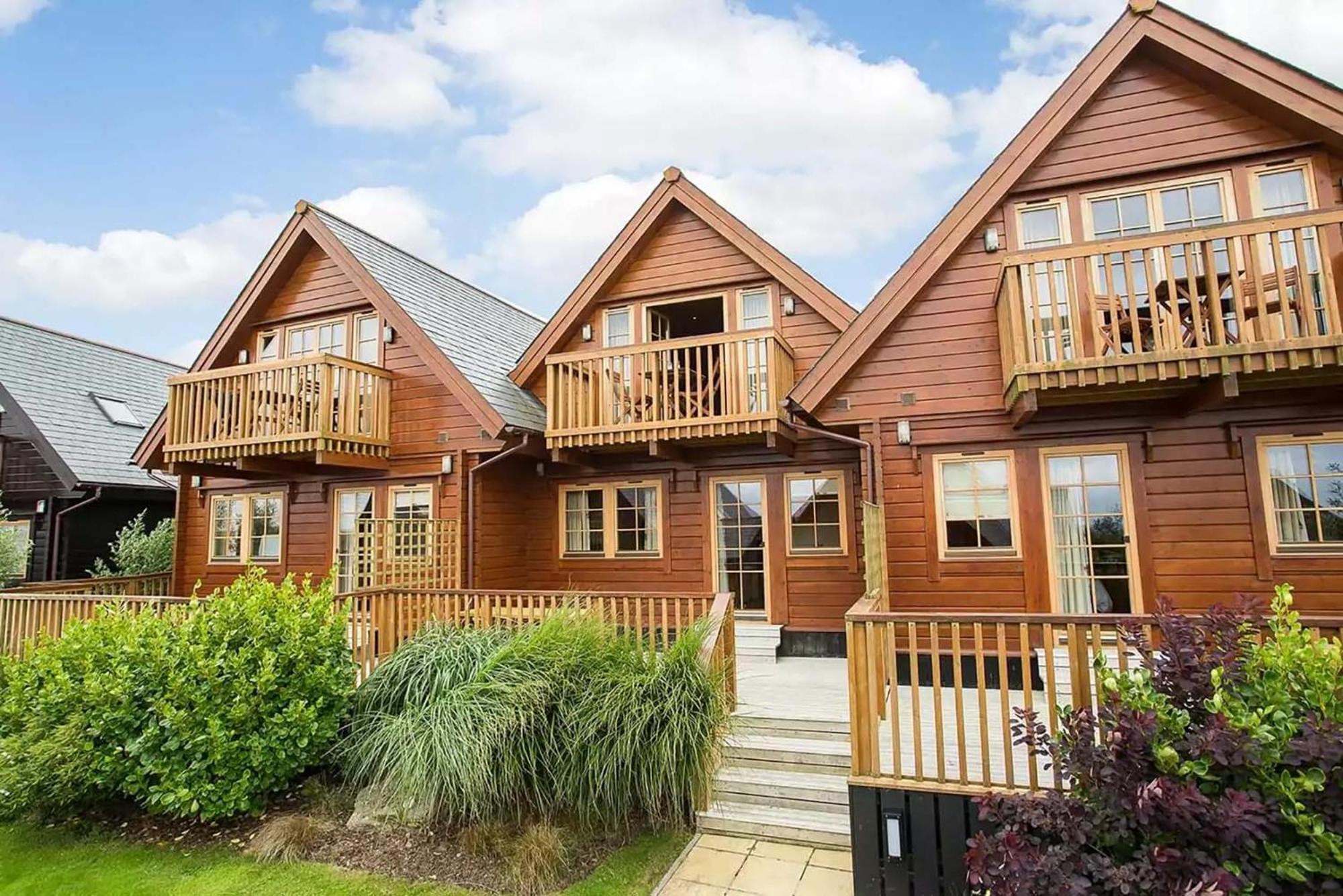 Scandinavian 2 Bedroom Lodge Dog Friendly