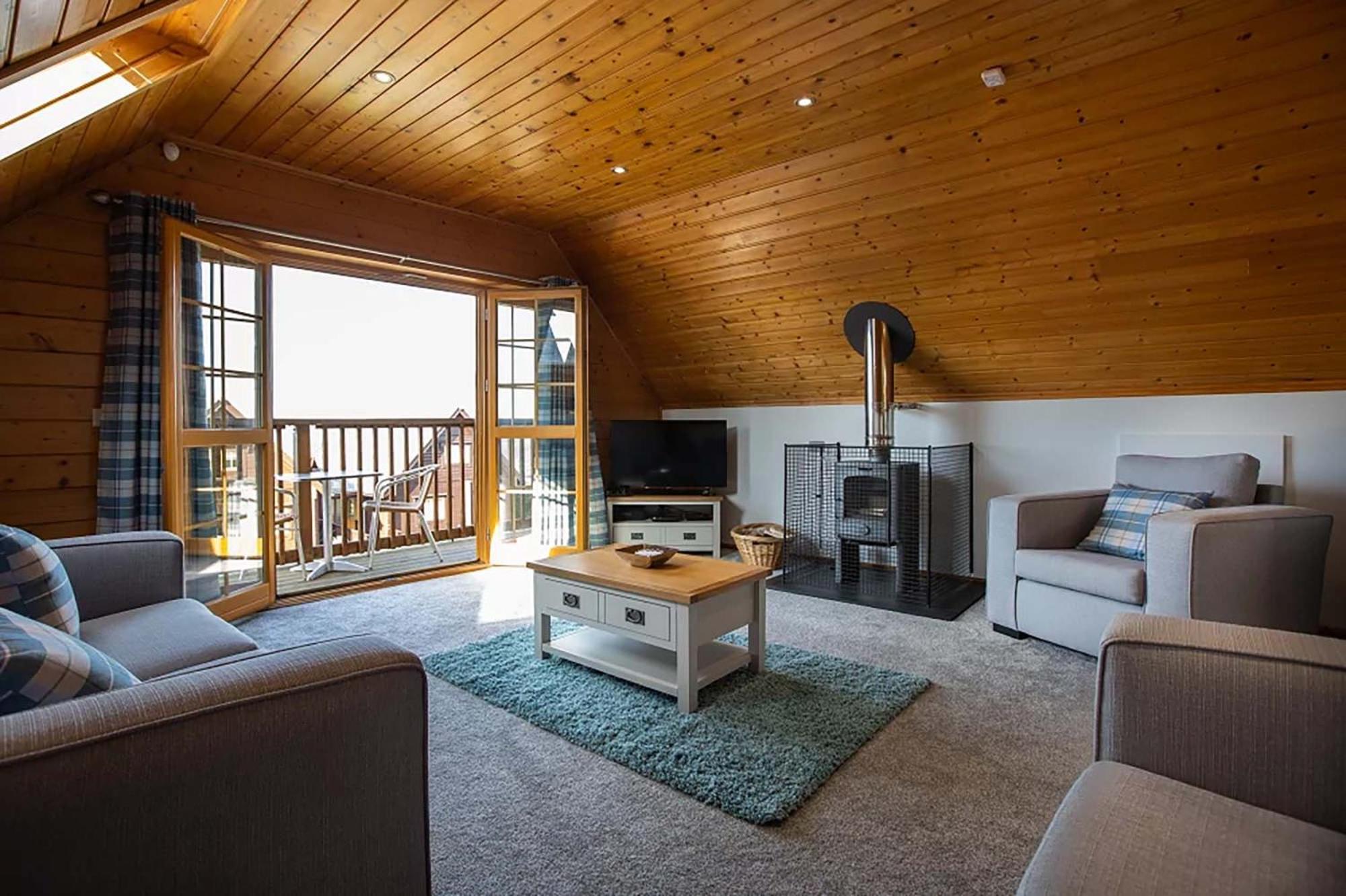 Scandinavian 3 Bedroom Lodge Dog Friendly