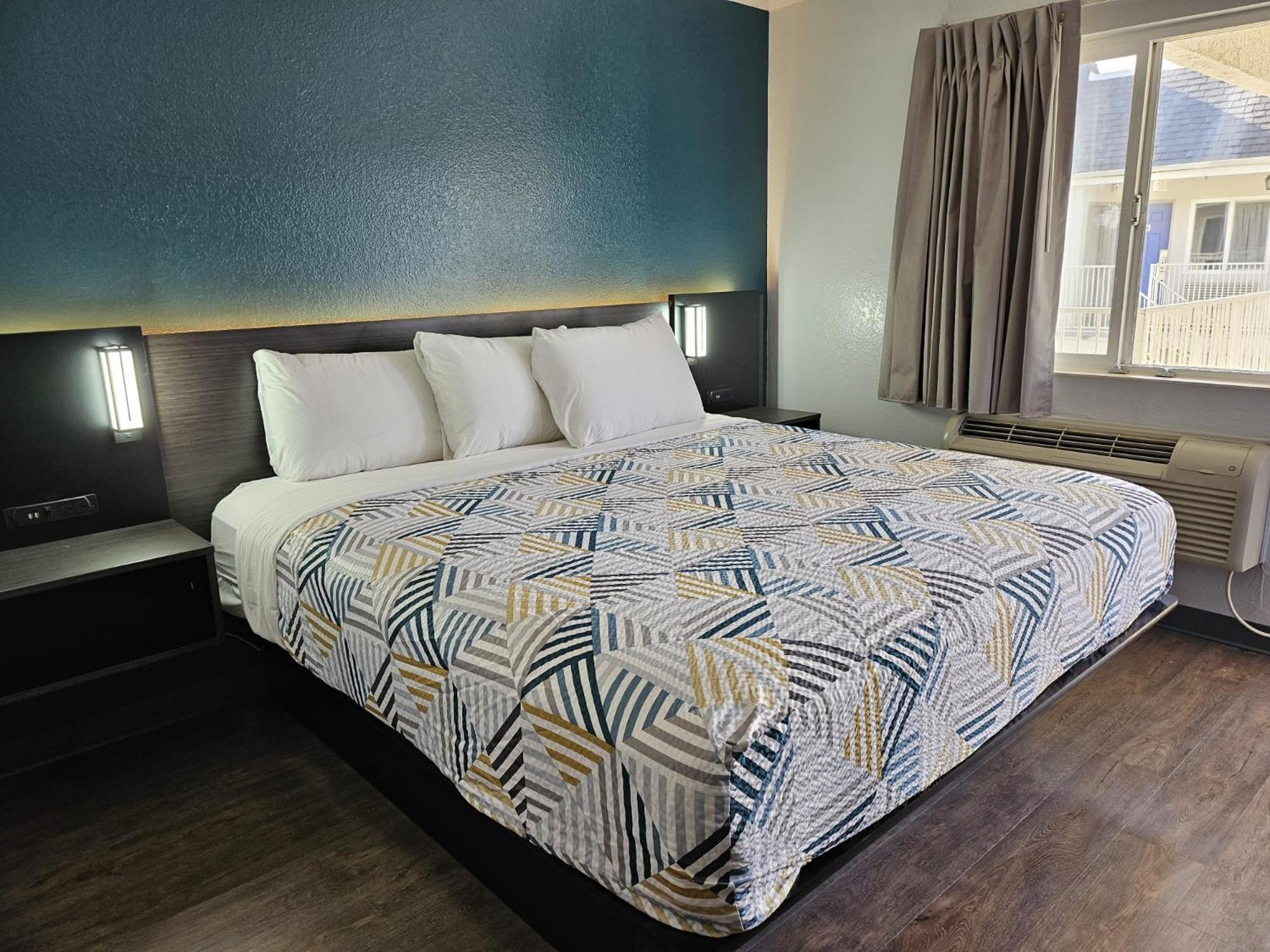 Deluxe King Room,1521277711:JPEG