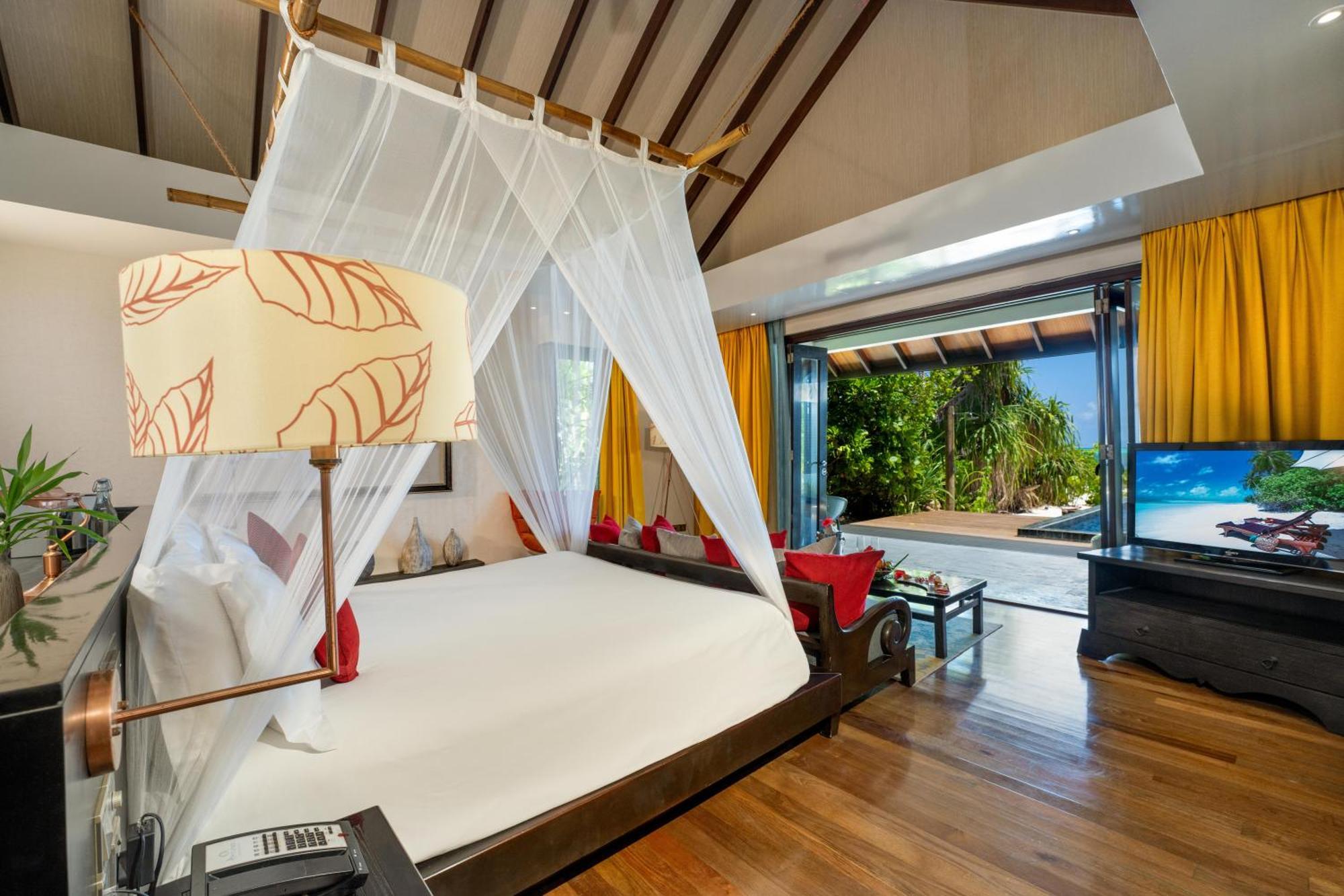 Kanifushi Beach Villa Pool
