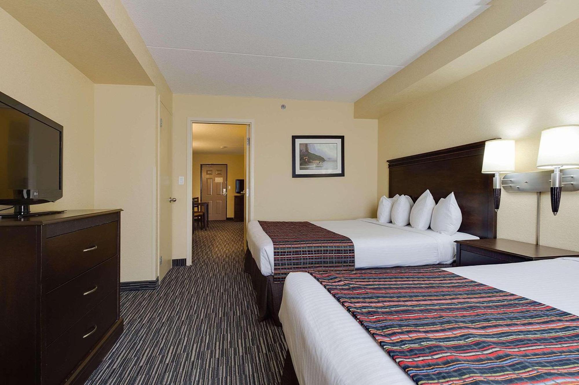 One-Bedroom Queen Suite Two Queen Beds Sofa Bed Non-Smoking