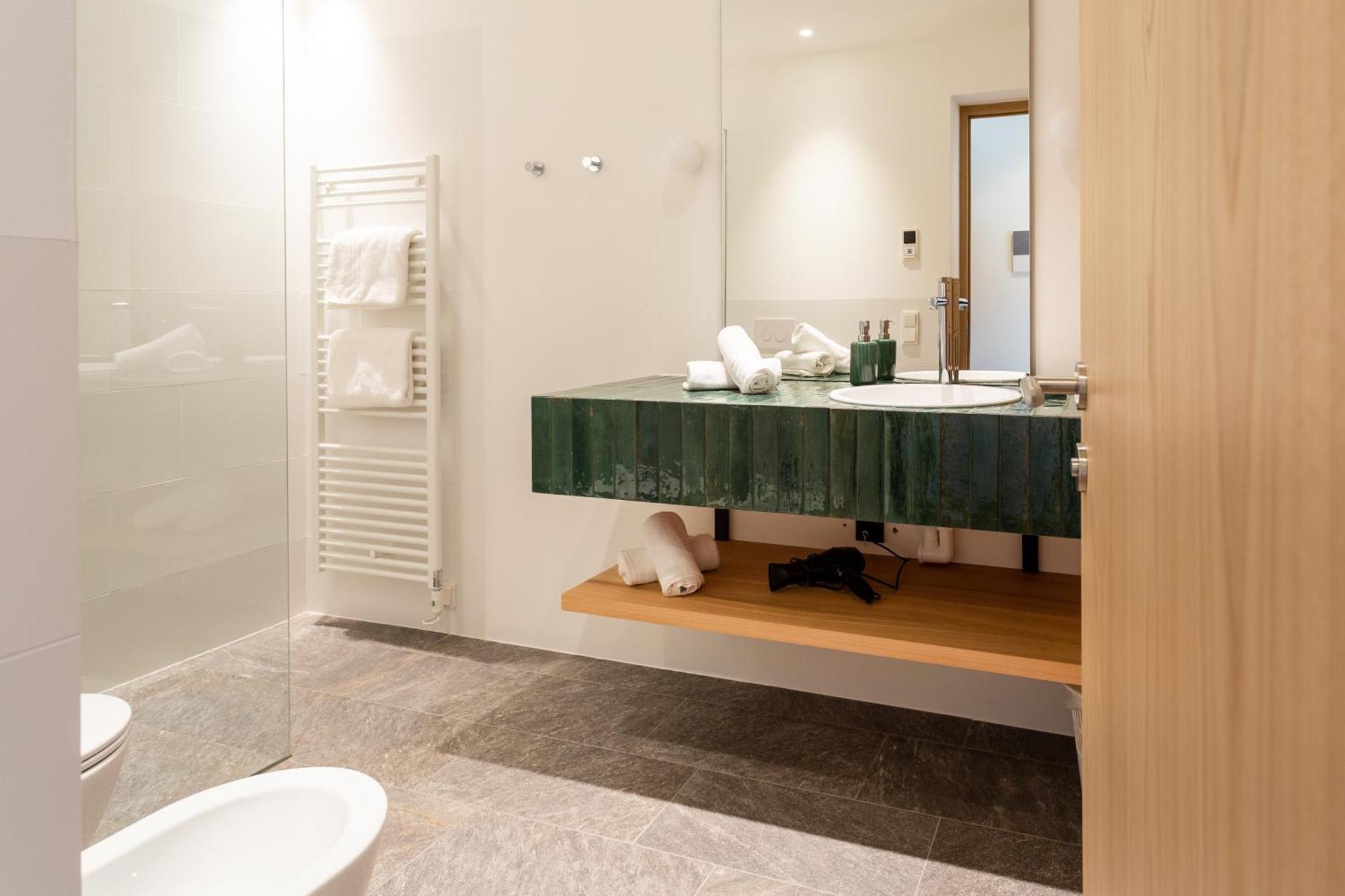 Suite Romantica con Sauna, Balcone e Vista Montagna