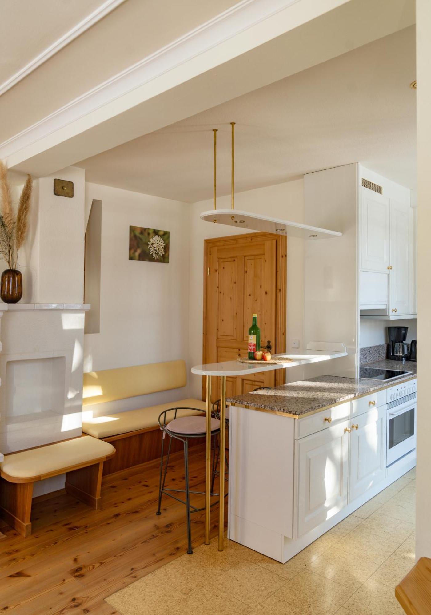One-Bedroom Apartment,1526855821:JPEG