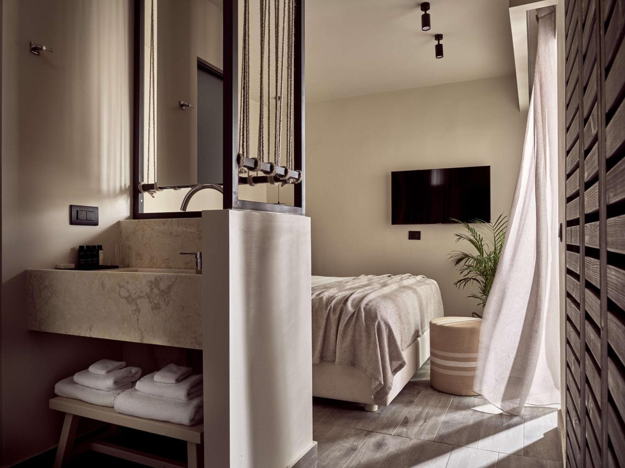 Zimmer Aterre Retreat mit Kingsize-Bett und Terrasse