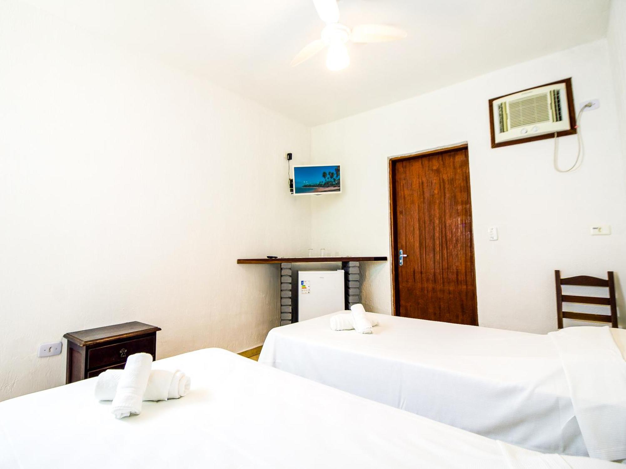 Quarto Econômico com 2 Camas de Solteiro