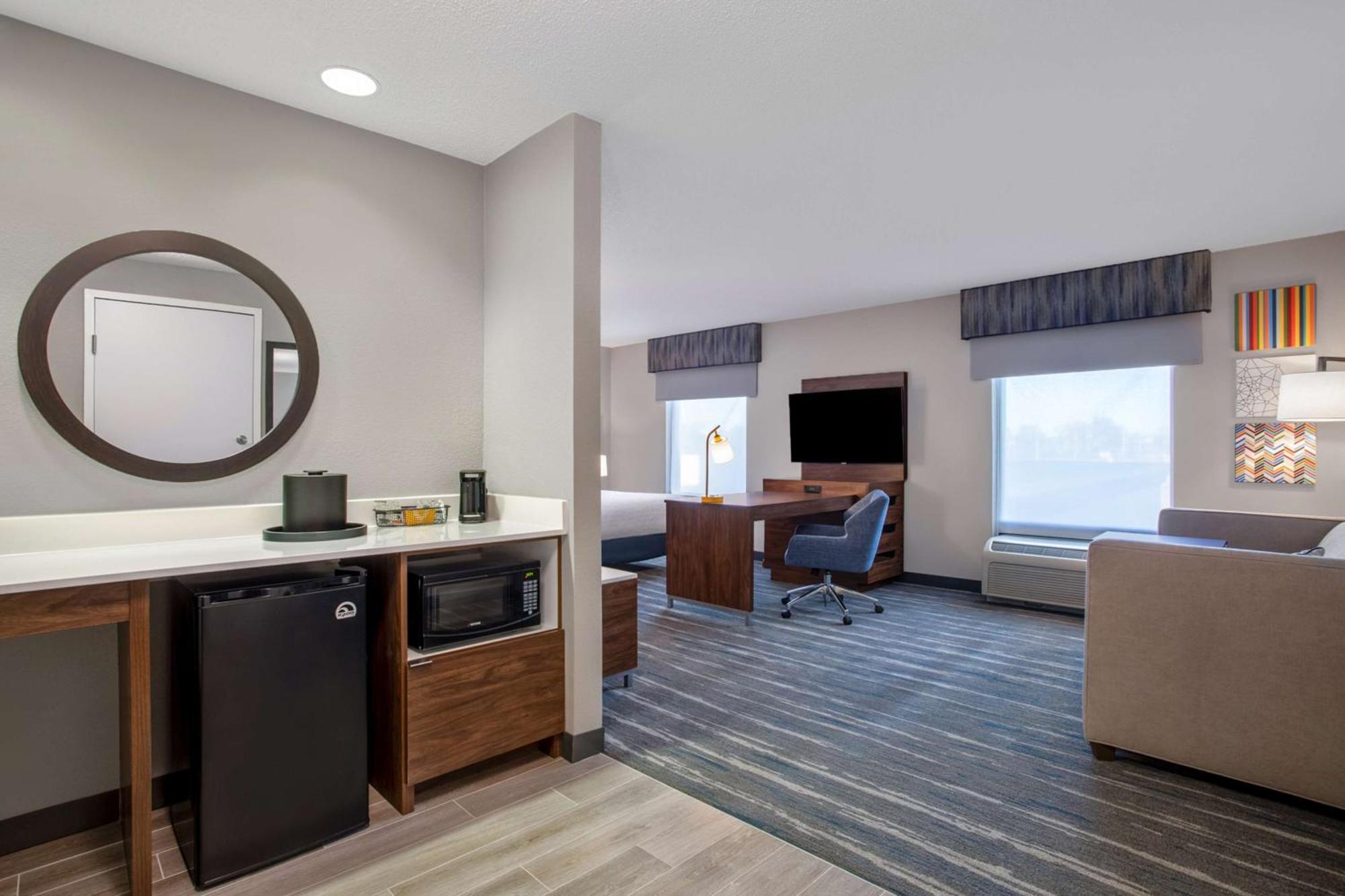 King Studio with Sofa Bed - Non-Smoking