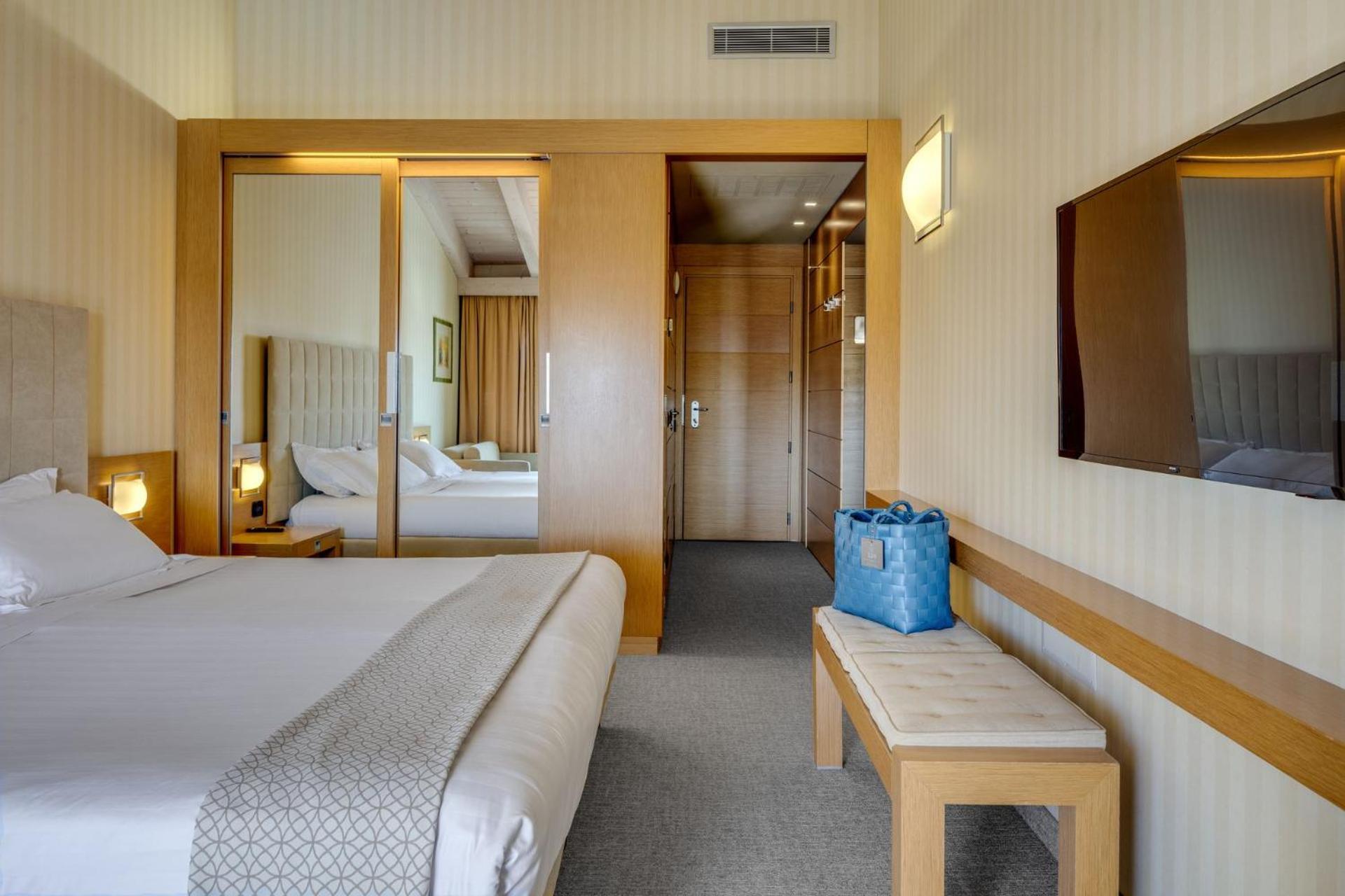 Comfort Double or Twin Room Balcony Lake View,1533025198:JPEG