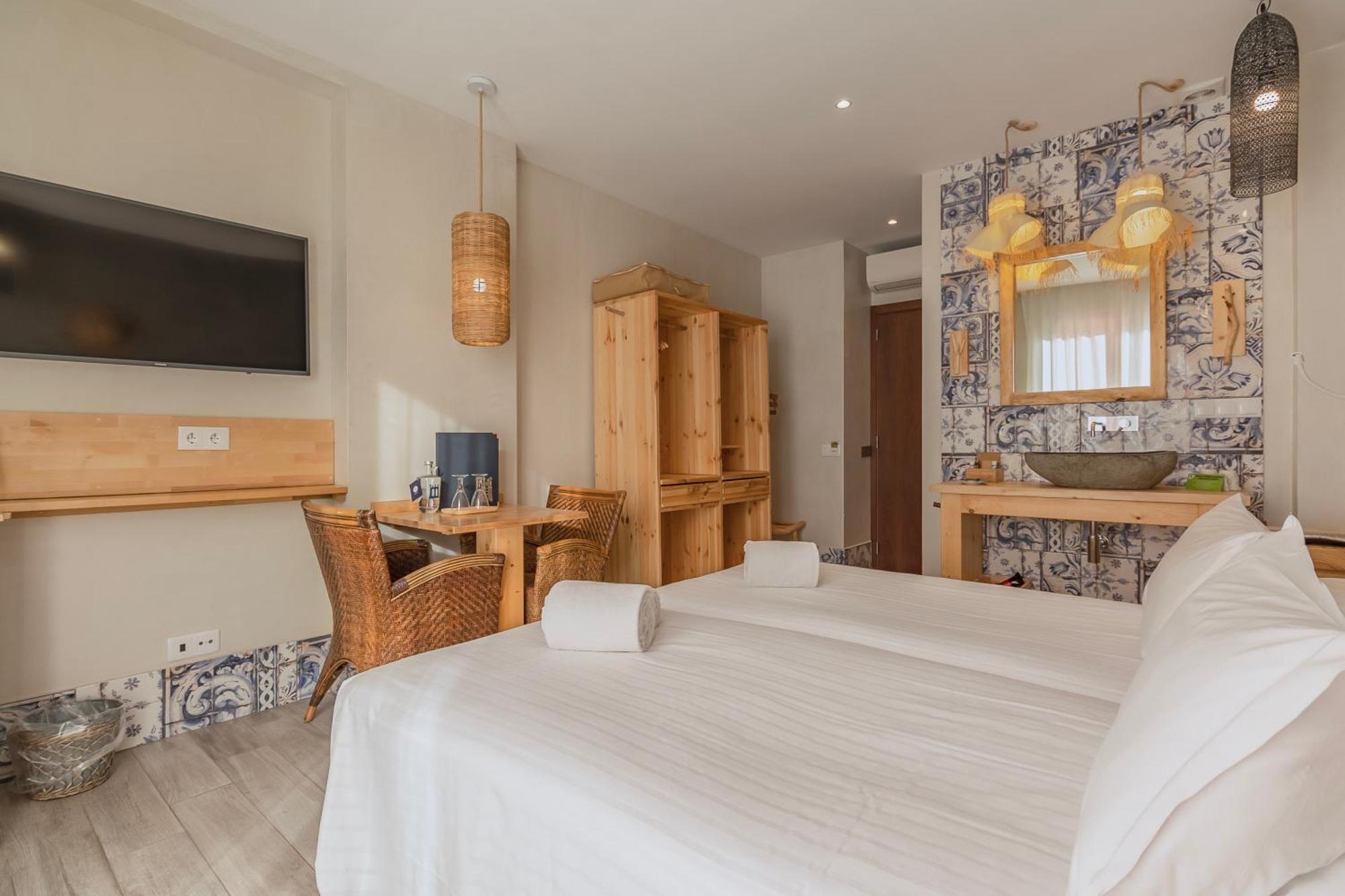 Standard Double or Twin Room Guesthouse,1536934705:JPEG