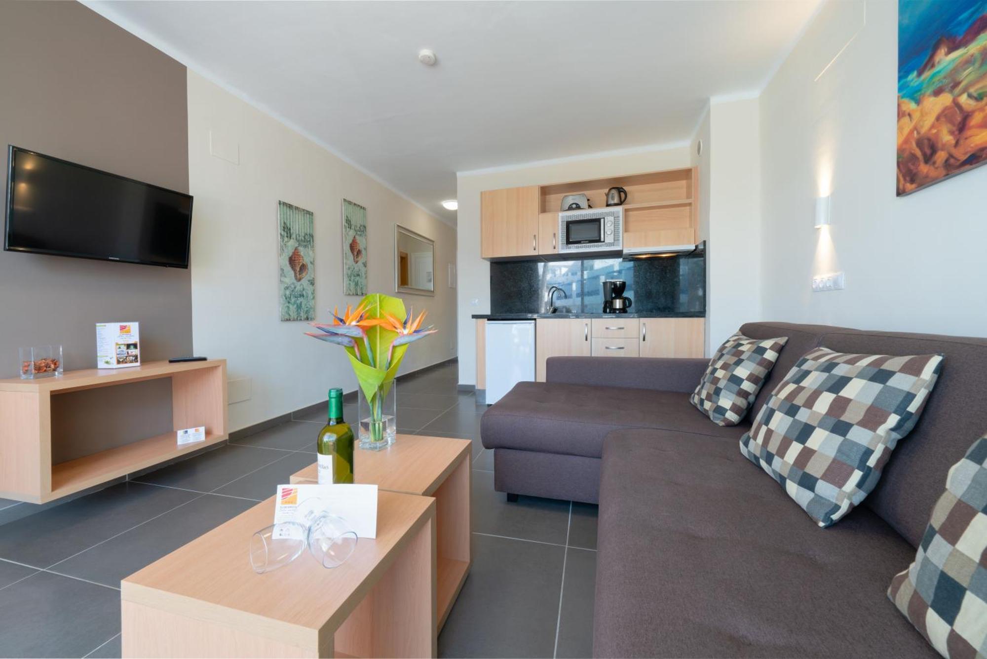 Premium One-Bedroom Apartment,1537286110:JPEG