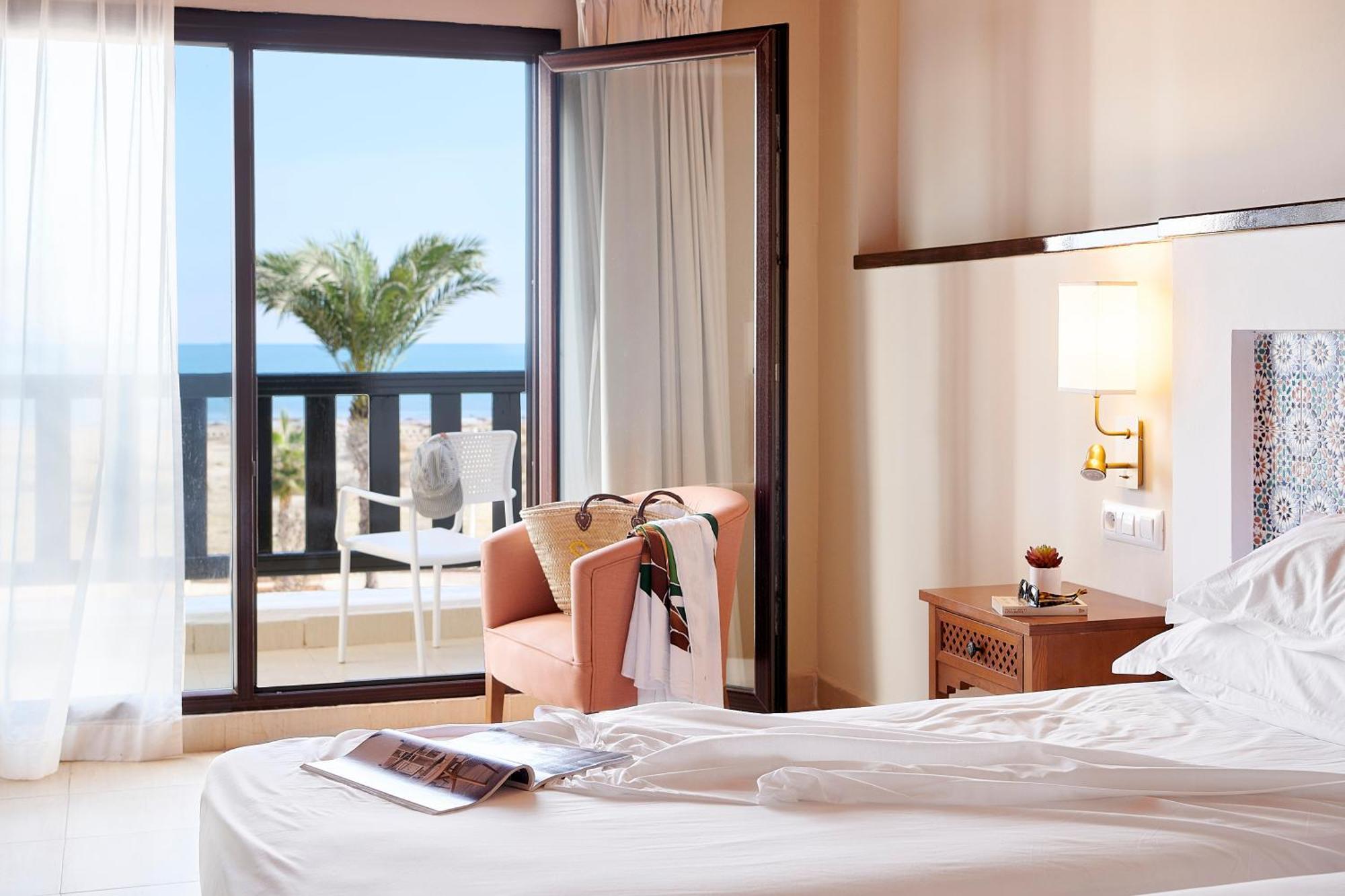 Chambre Double - Vue Latérale sur Mer
