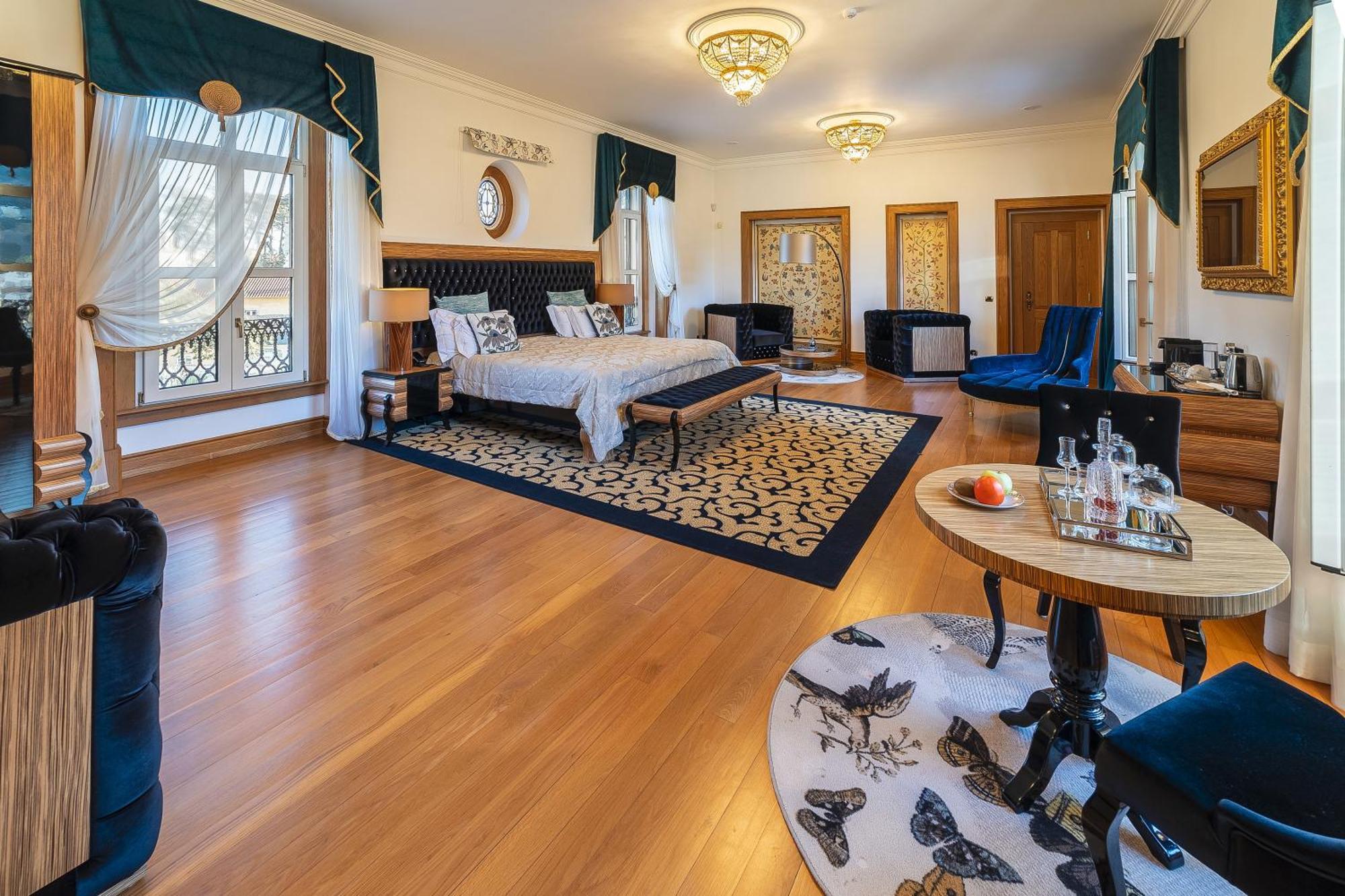 Suite with Mountain View